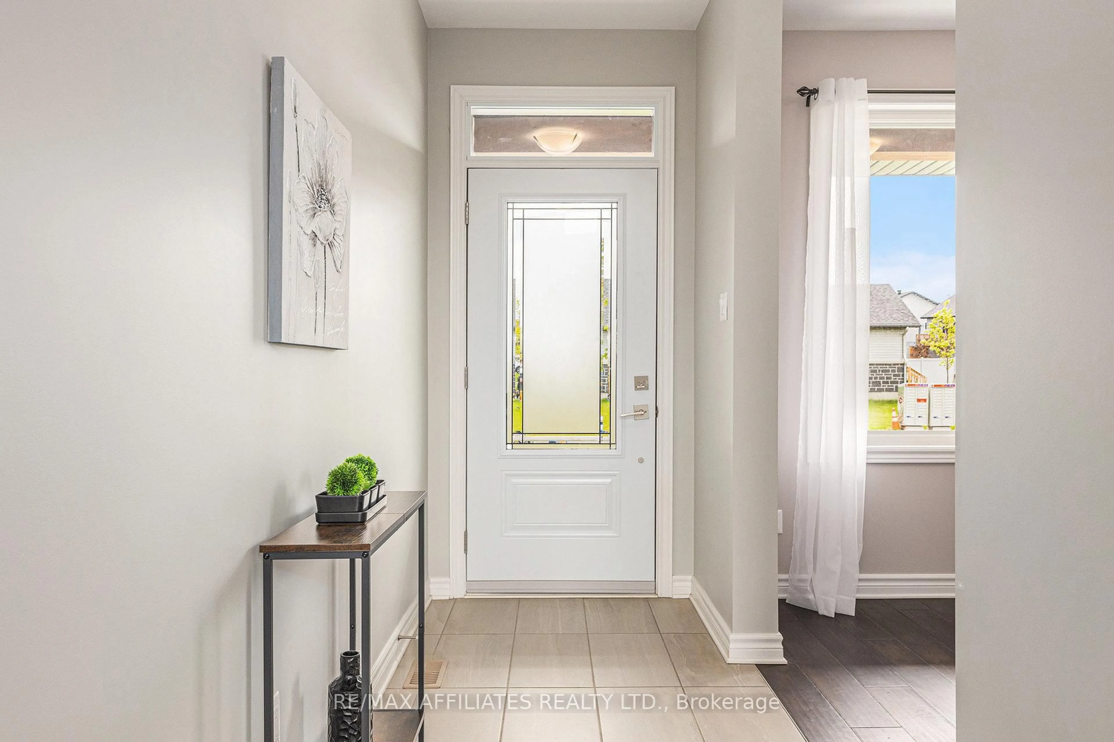 Indoor entryway for 137 Seabert Dr, Arnprior Ontario K7S 0K1
