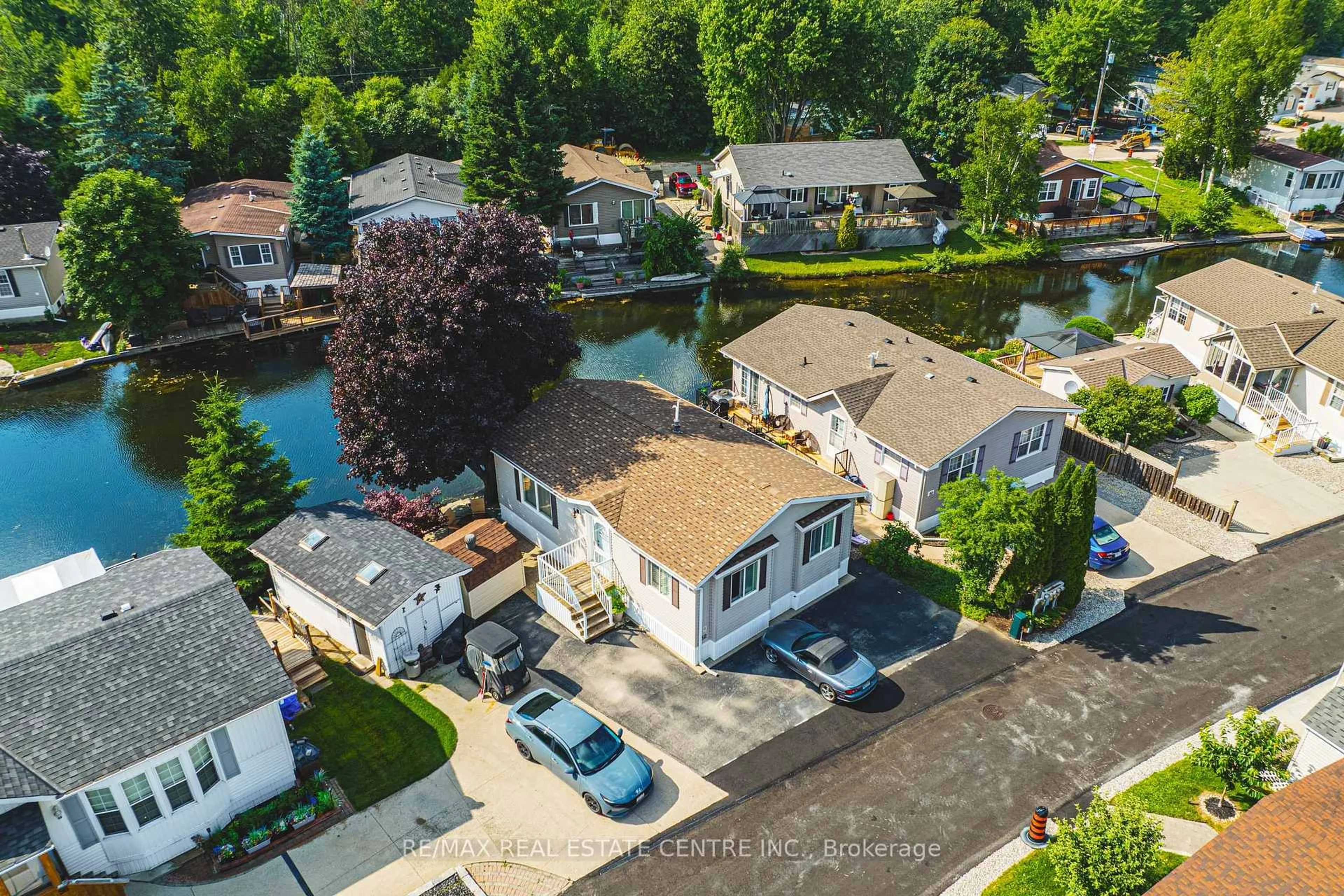 A pic from outside/outdoor area/front of a property/back of a property/a pic from drone, water/lake/river/ocean view for 52 Hemlock PVT Cres, Puslinch Ontario N0B 2J0