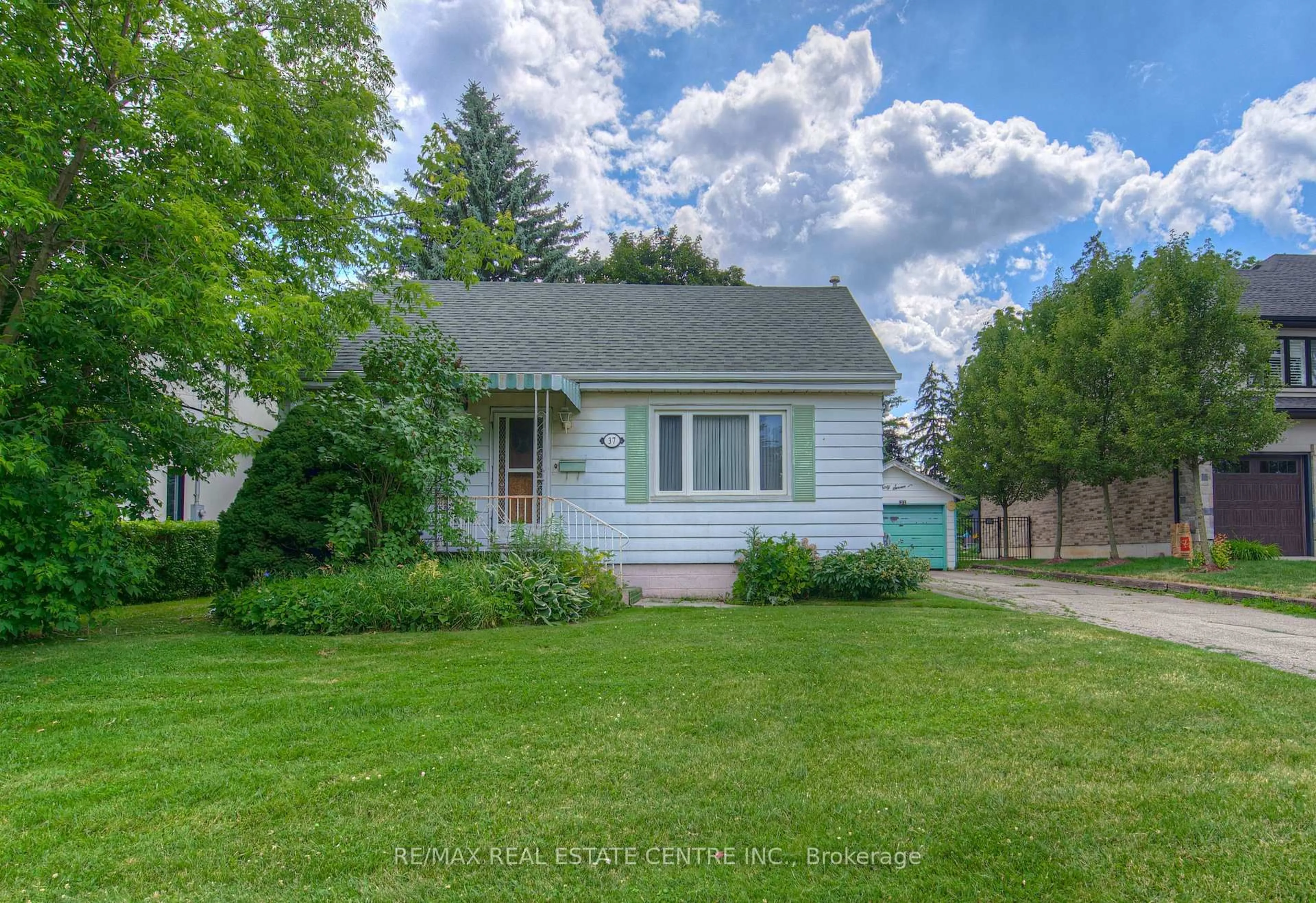 Unknown for 37 Kennedy Ave, Hamilton Ontario L9B 1C4