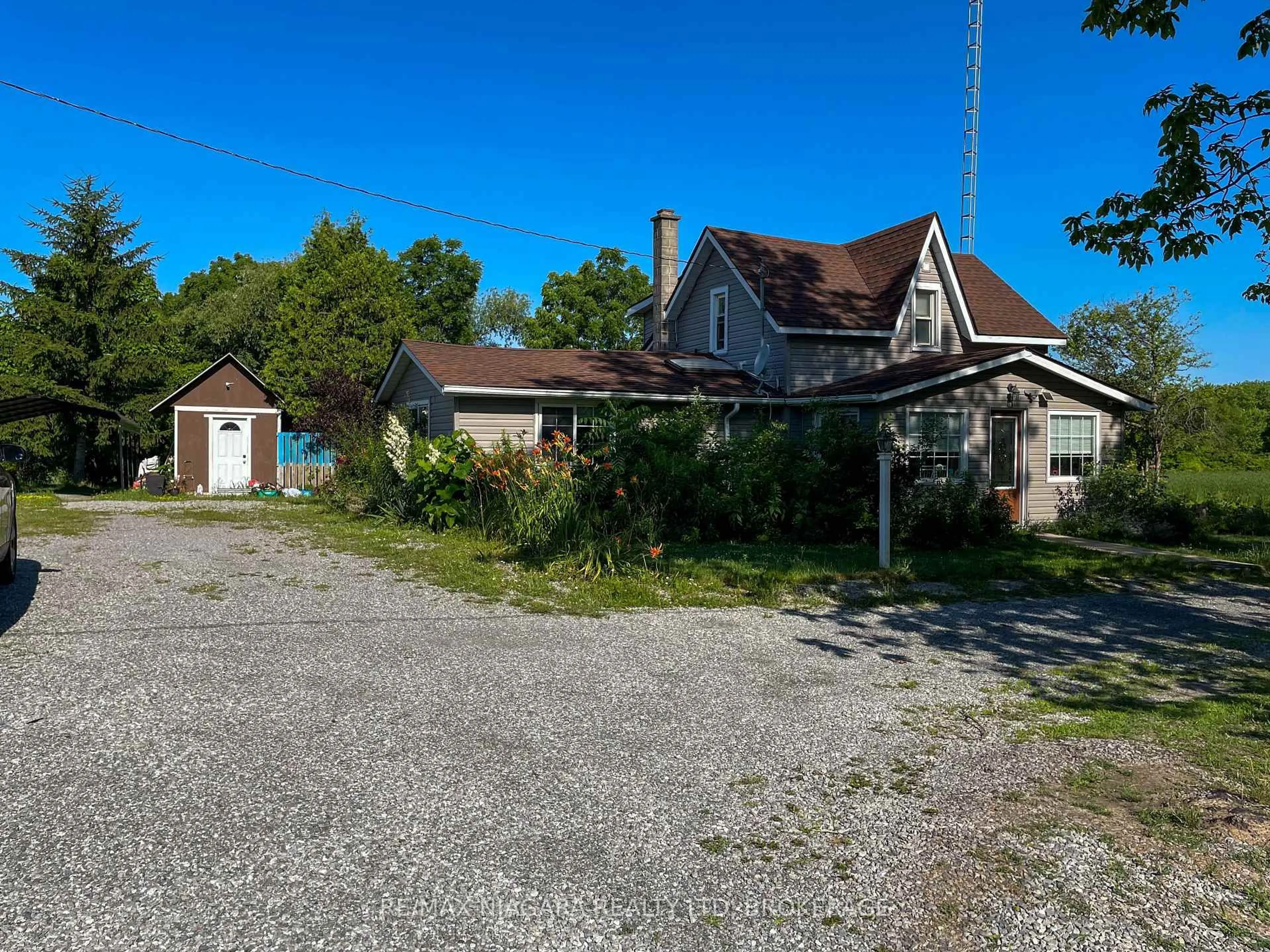 A pic from outside/outdoor area/front of a property/back of a property/a pic from drone, building for 9959 Beck Rd, Niagara Falls Ontario L2E 6S6