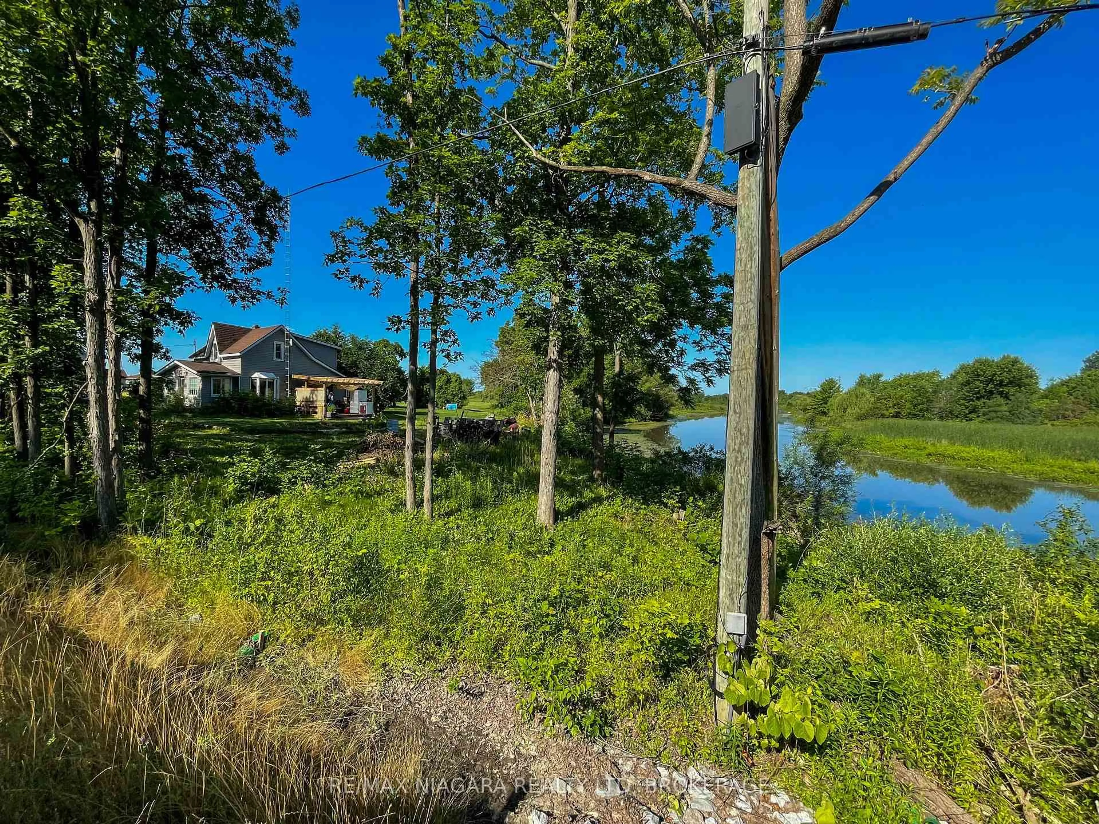 A pic from outside/outdoor area/front of a property/back of a property/a pic from drone, water/lake/river/ocean view for 9959 Beck Rd, Niagara Falls Ontario L2E 6S6