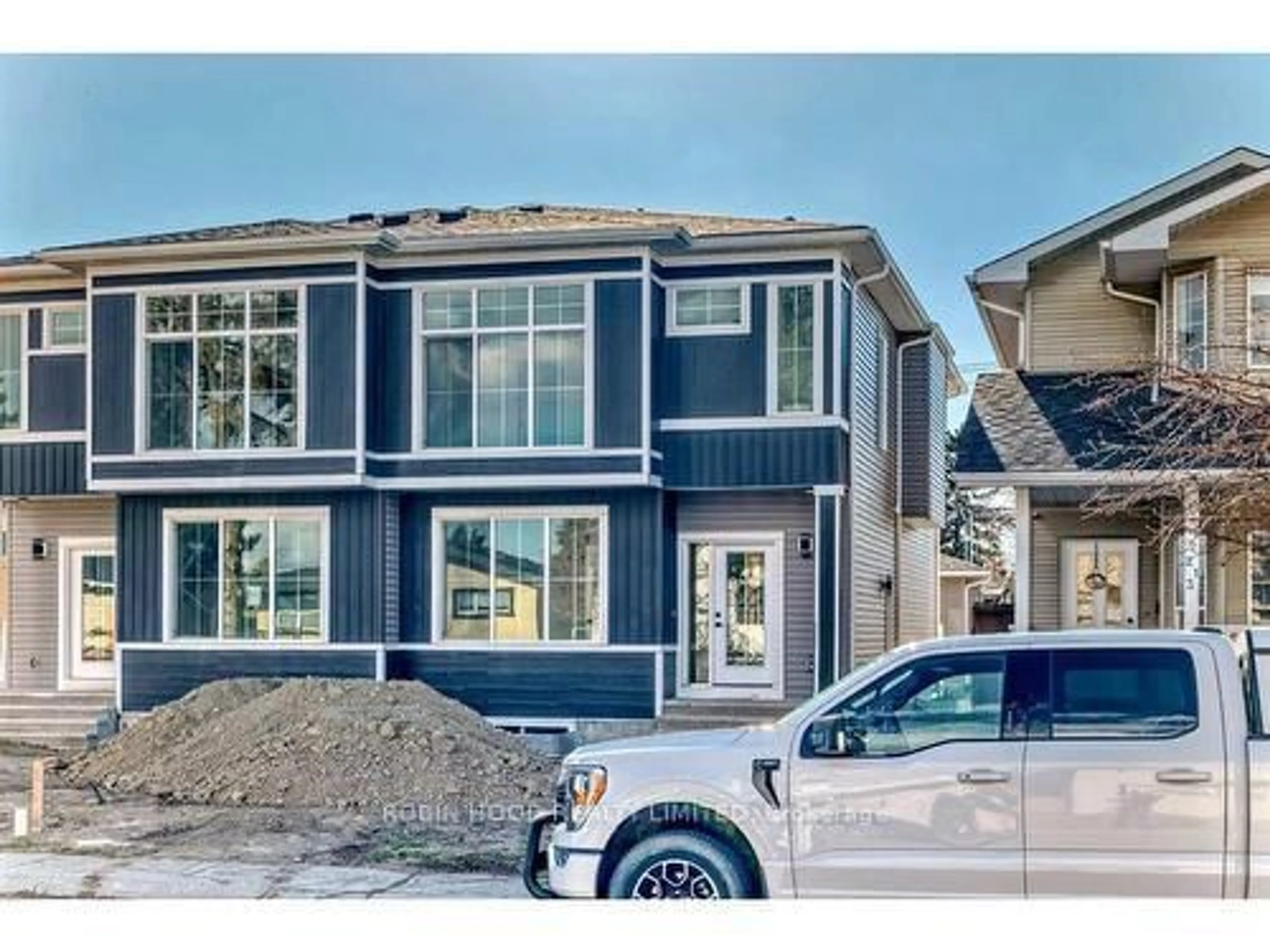 Home with vinyl exterior material, street for 2217 42 St SE St, Out of Area Alberta T2B 1G4