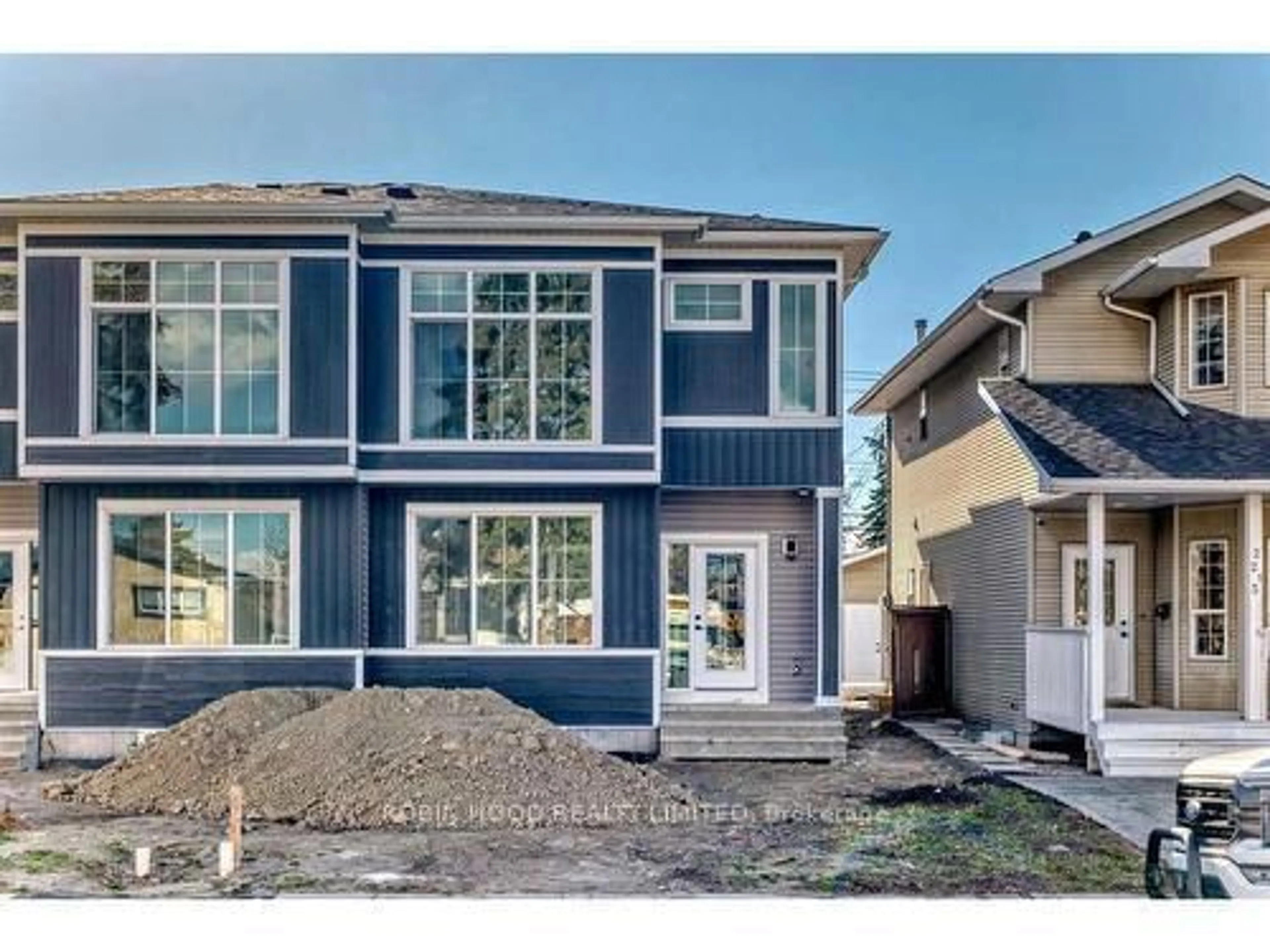Home with vinyl exterior material, street for 2217 42 St SE St, Out of Area Alberta T2B 1G4
