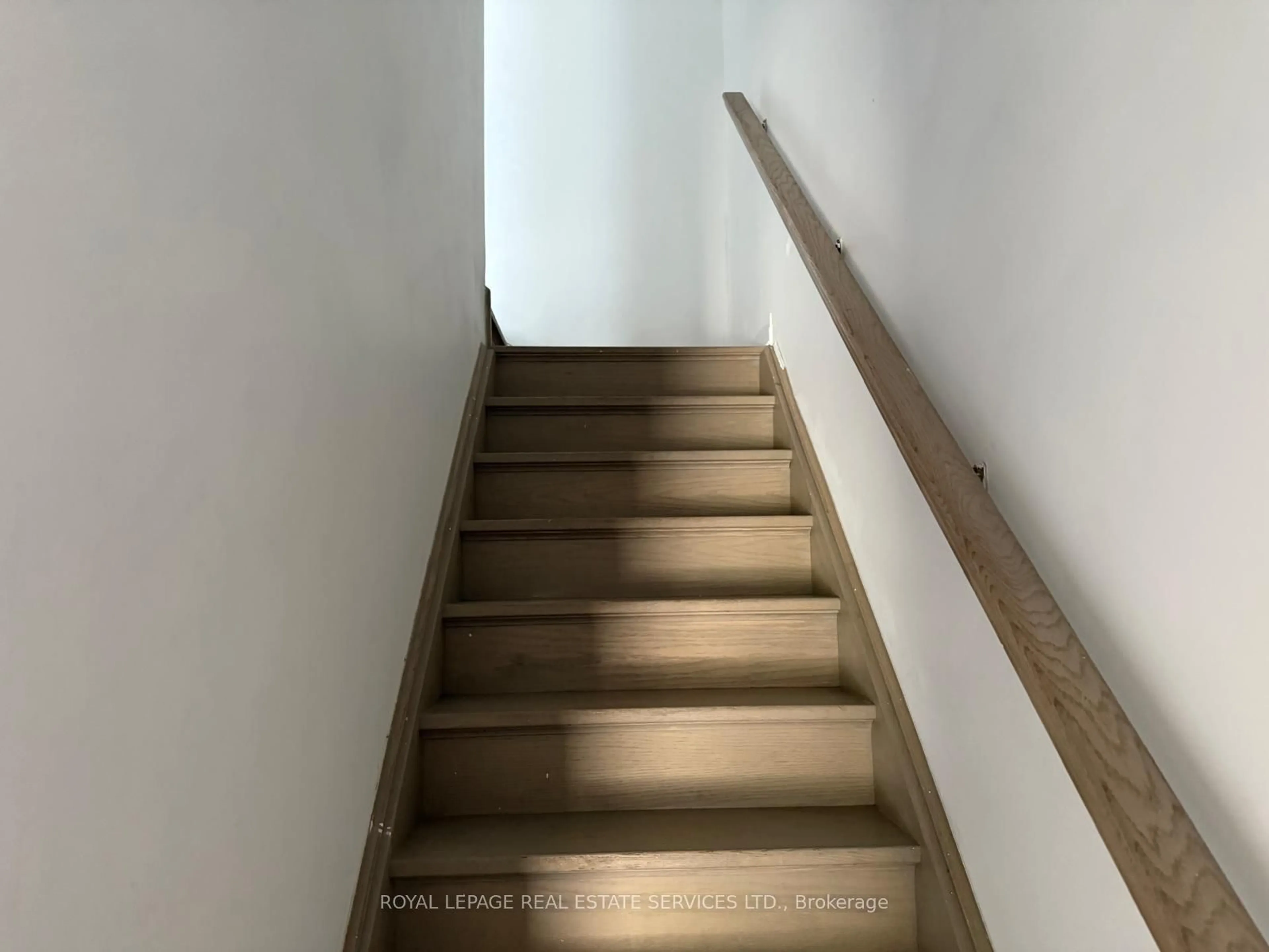 Stairs for 51 Sparrow Ave #70, Cambridge Ontario N1T 0E5