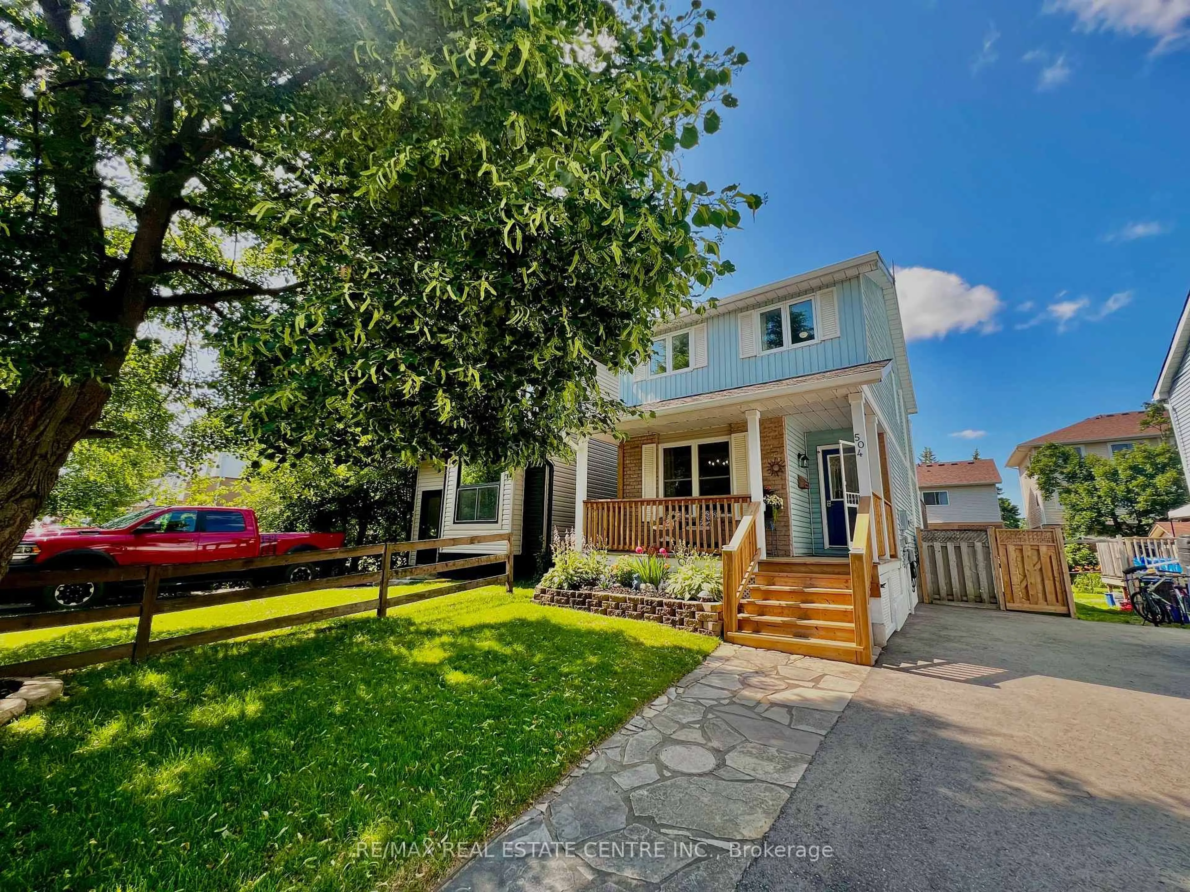 A pic from outside/outdoor area/front of a property/back of a property/a pic from drone, street for 504 Pineview Gdns, Shelburne Ontario L9V 2Z9
