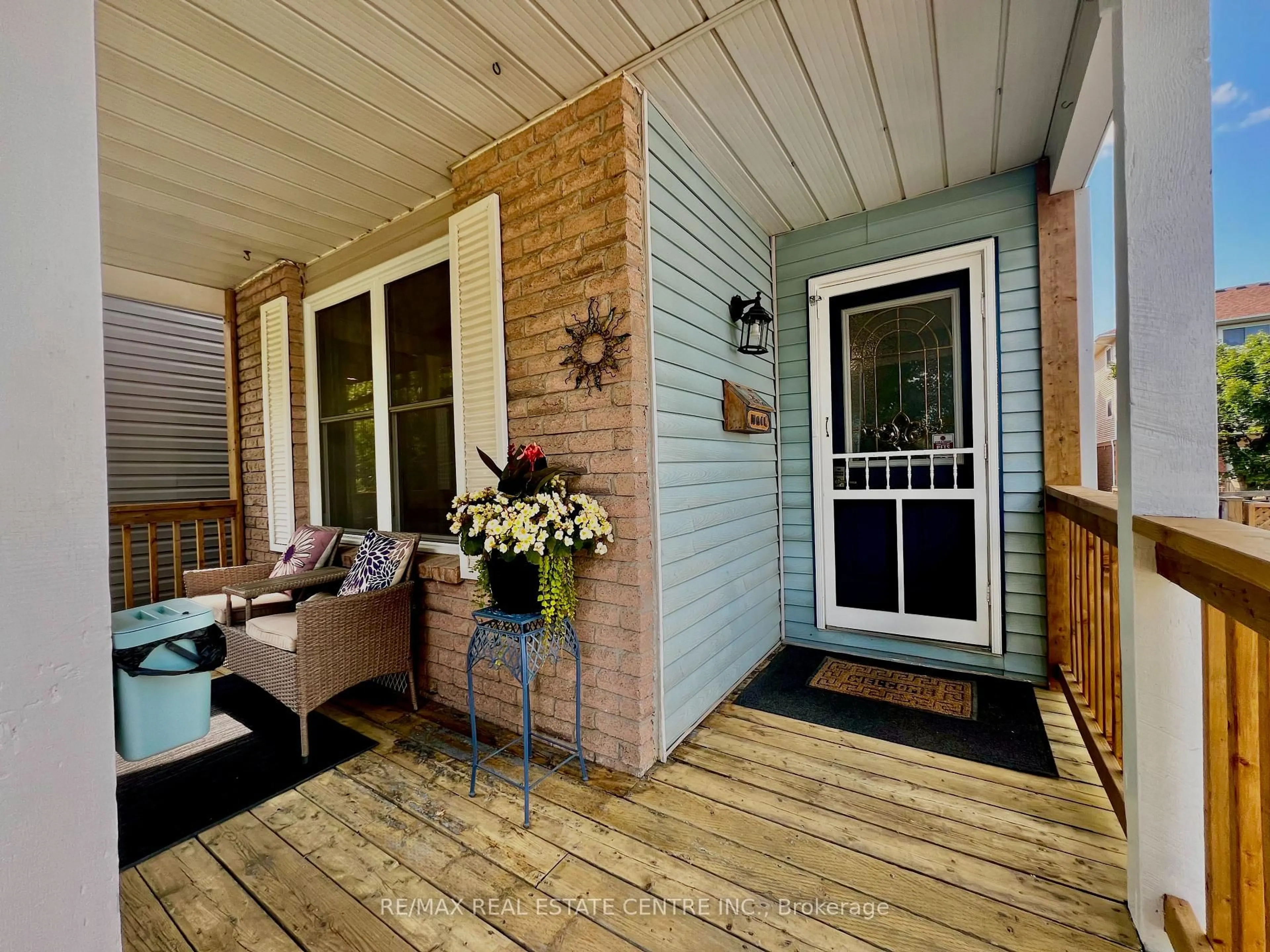 Indoor entryway for 504 Pineview Gdns, Shelburne Ontario L9V 2Z9