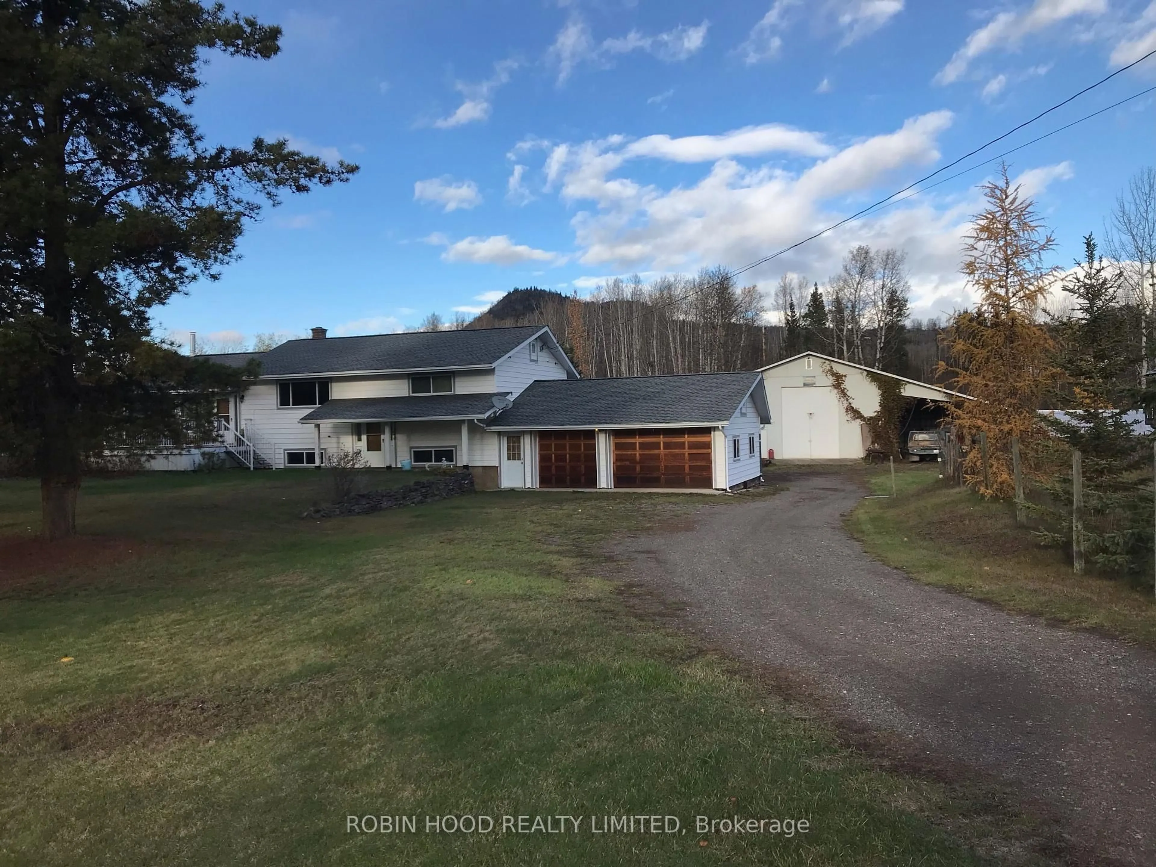 A pic from outside/outdoor area/front of a property/back of a property/a pic from drone, unknown for 3670 Snake Rd, Out of Area British Columbia V0J 2N7