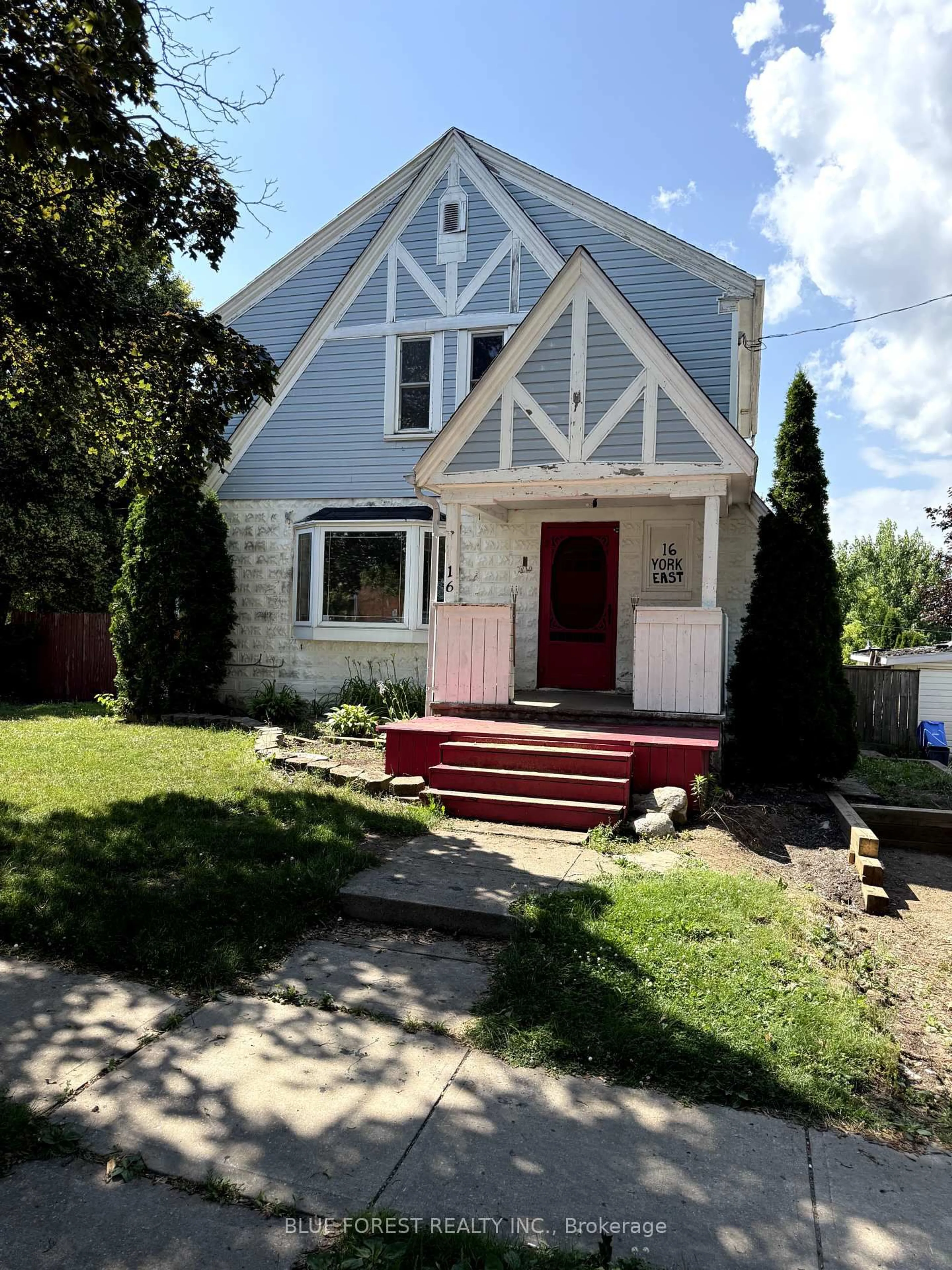 Home with vinyl exterior material, street for 16 York St, Chatham-Kent Ontario N0P 2C0