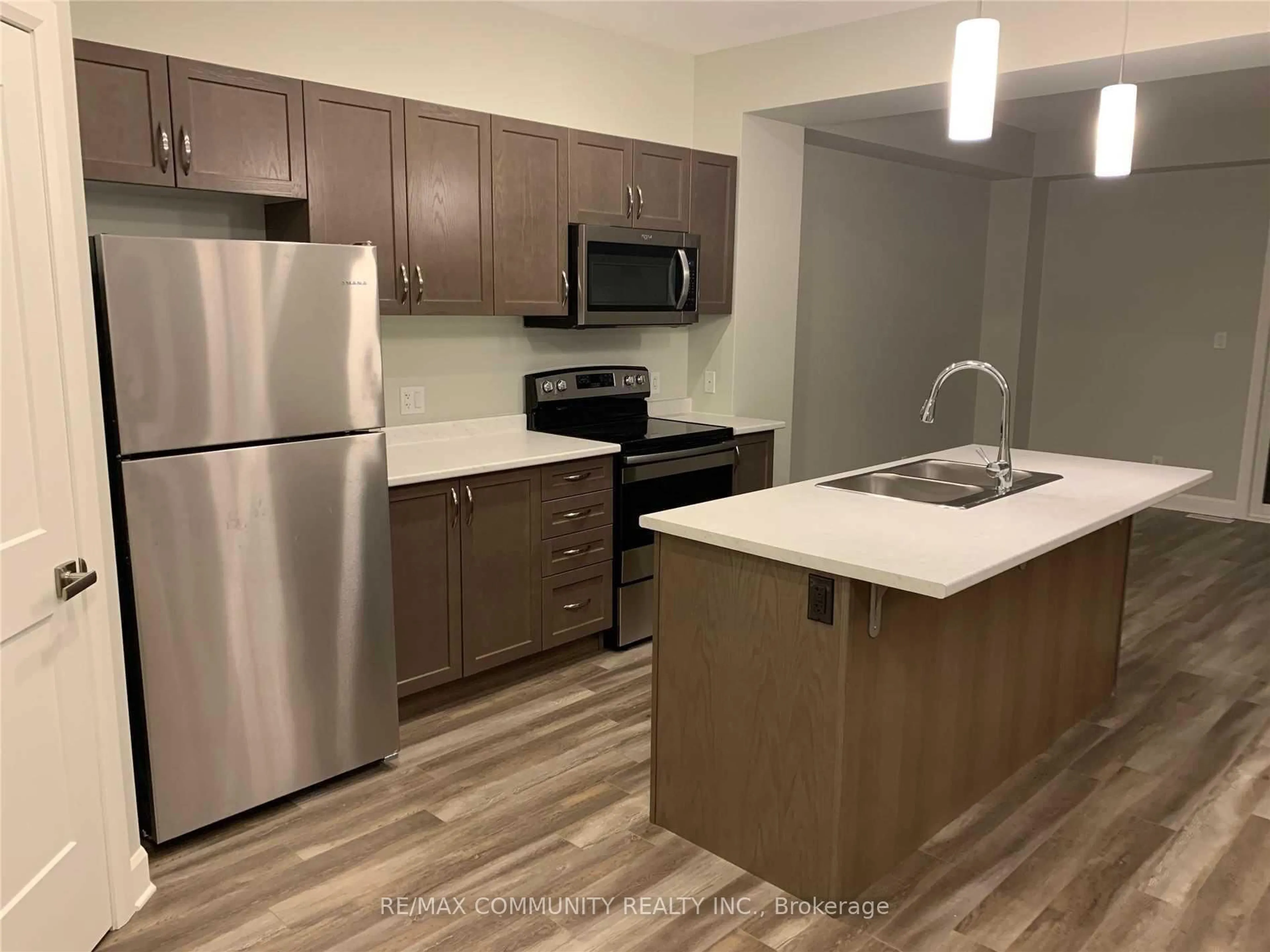 Standard kitchen, wood/laminate floor for 1209 Max Cres, Kingston Ontario K7M 3L8