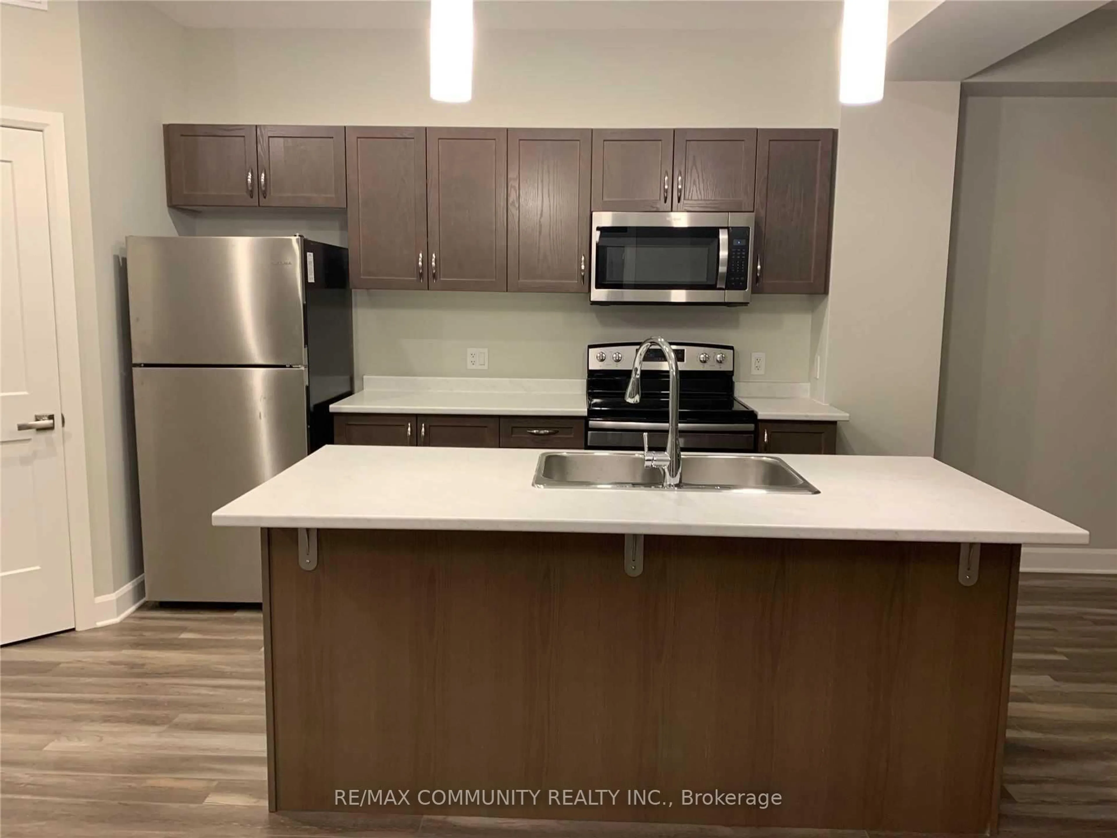 Standard kitchen, unknown for 1209 Max Cres, Kingston Ontario K7M 3L8