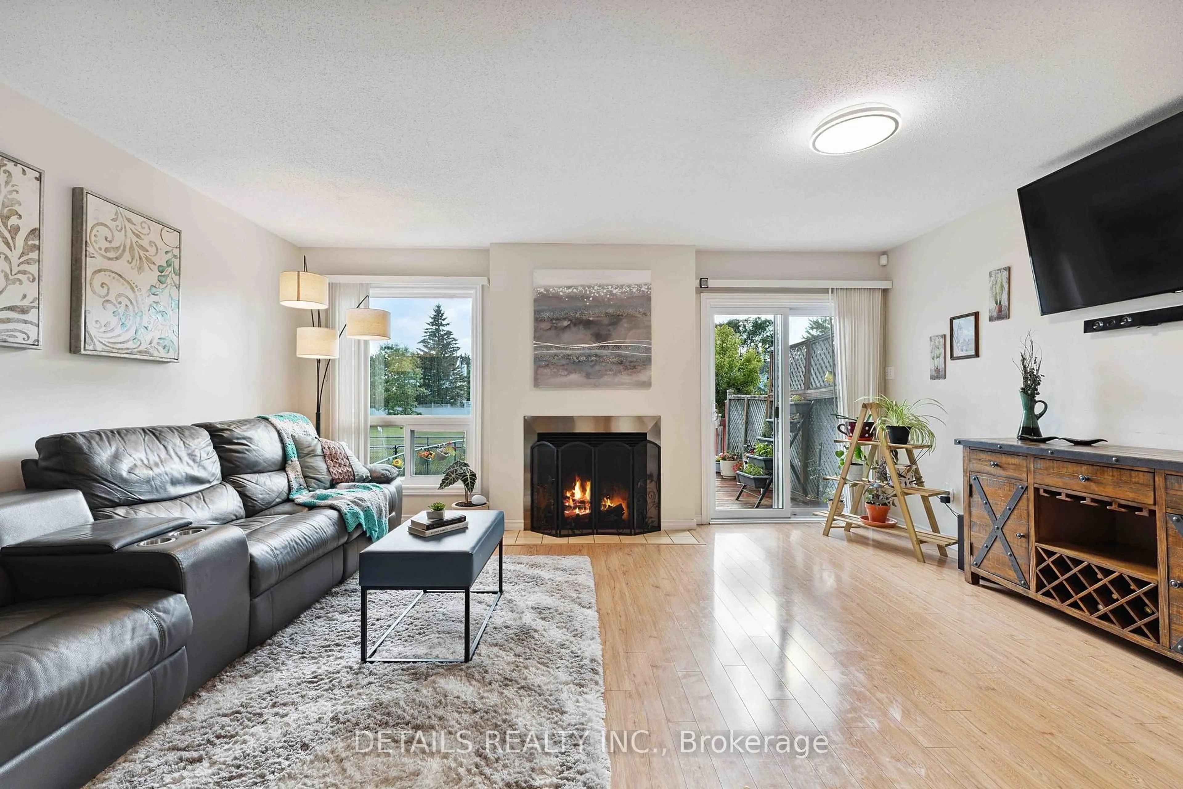 Living room with furniture, unknown for 1537 Briarfield Cres, Ottawa Ontario K4A 1Z9