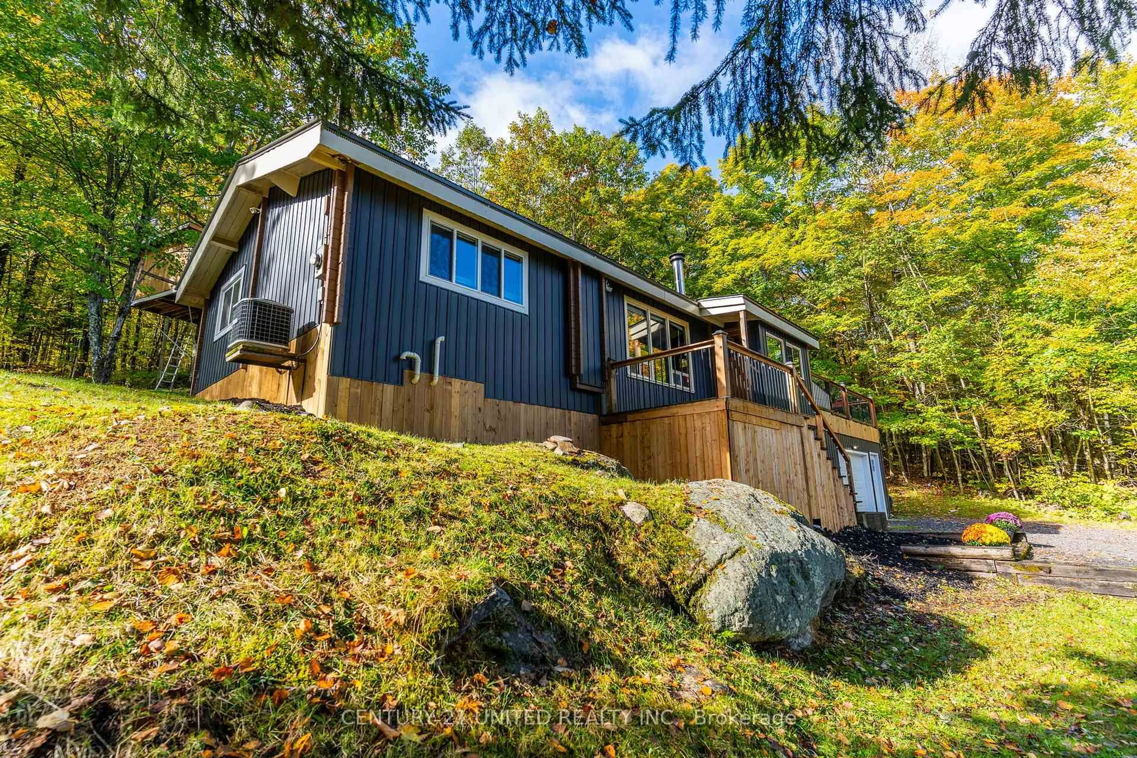 Home with vinyl exterior material, water/lake/river/ocean view for 19181 Highway #35, Algonquin Highlands Ontario K0M 1S0