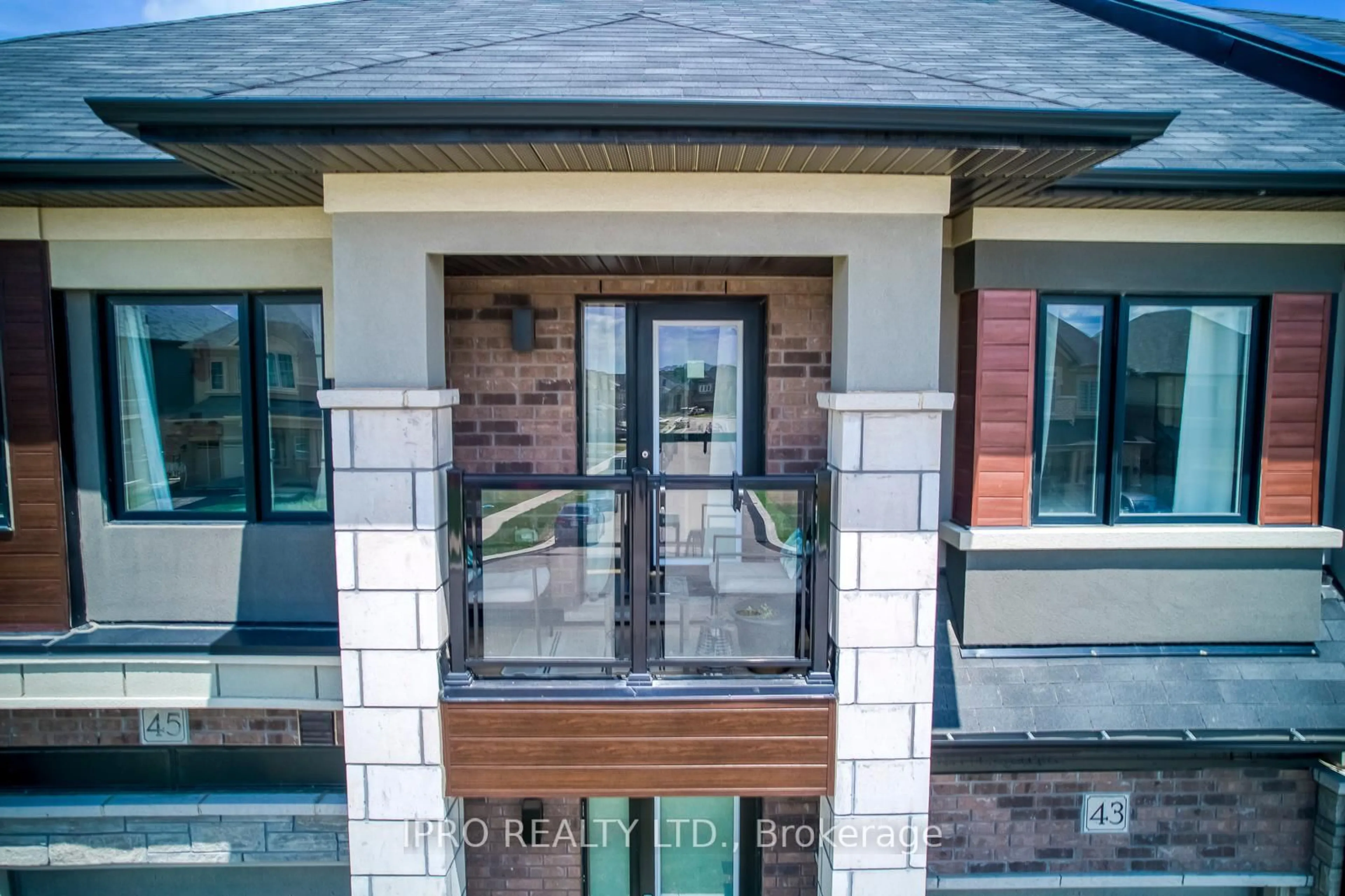 Indoor entryway for 43 George Brier Dr, Brant Ontario N3L 0L8