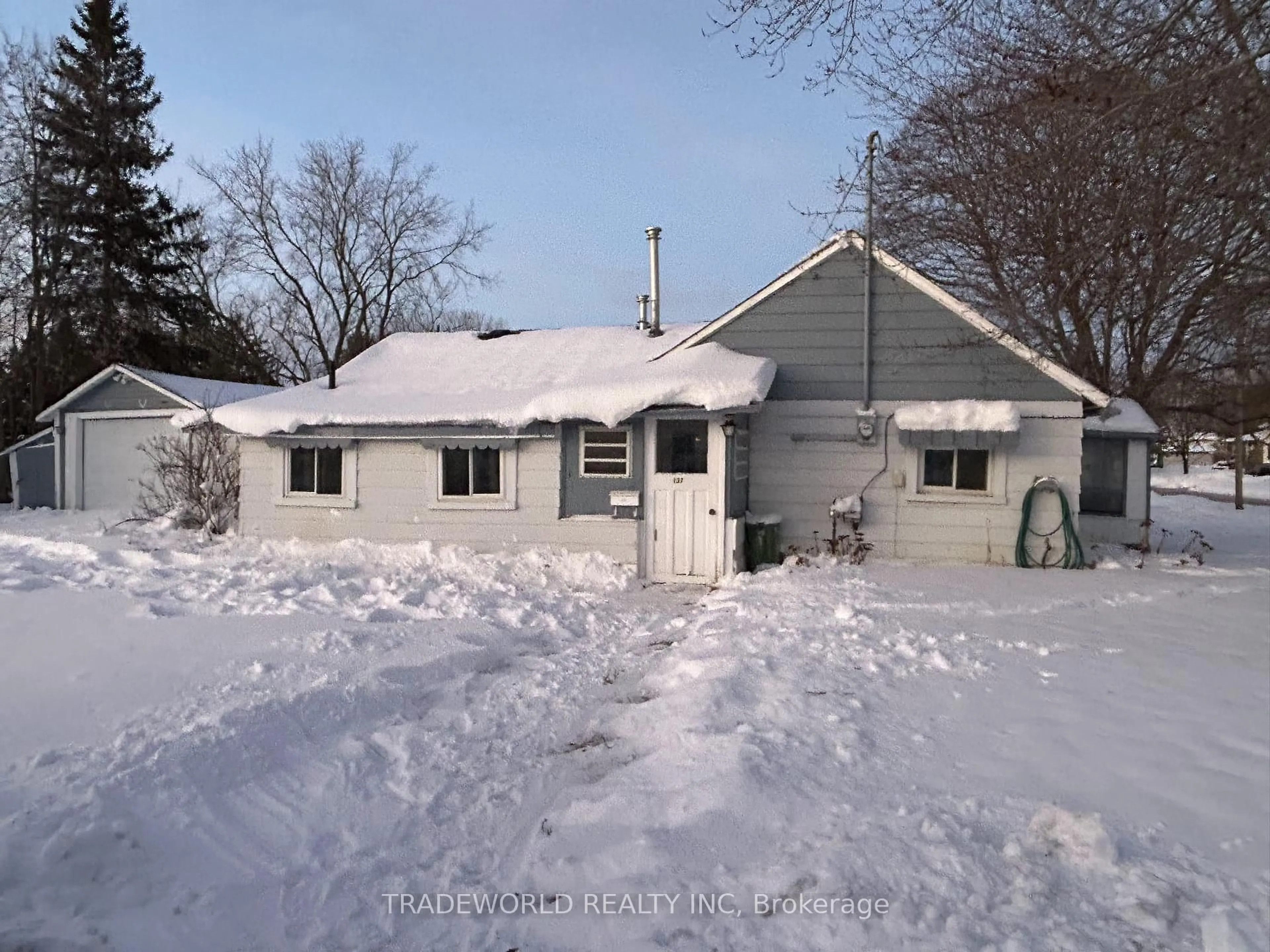 A pic from outside/outdoor area/front of a property/back of a property/a pic from drone, street for 137 King St, Kawartha Lakes Ontario K9V 1E2
