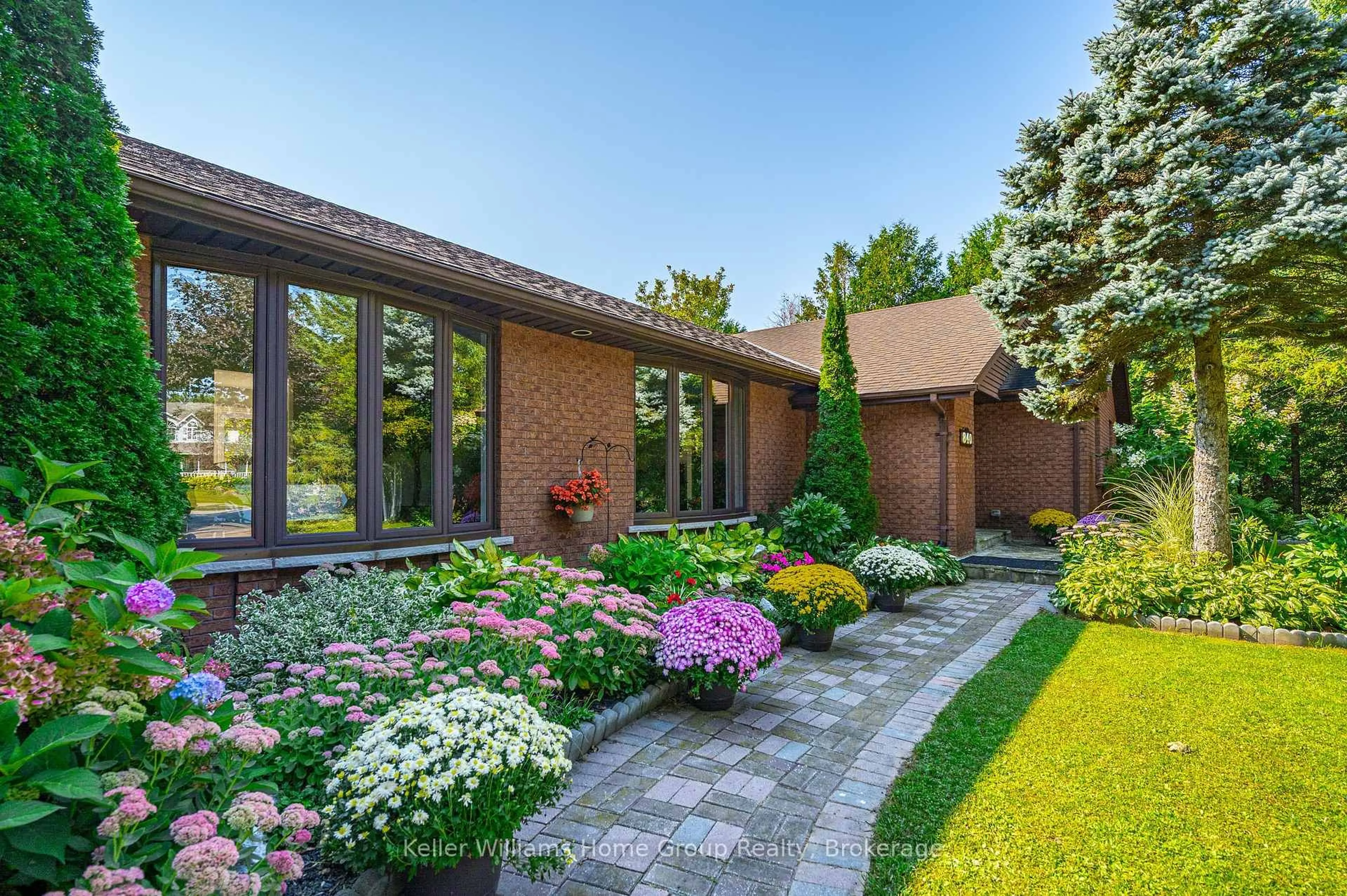 Home with brick exterior material, street for 840 ST GEORGE St, Centre Wellington Ontario N1M 2Y1