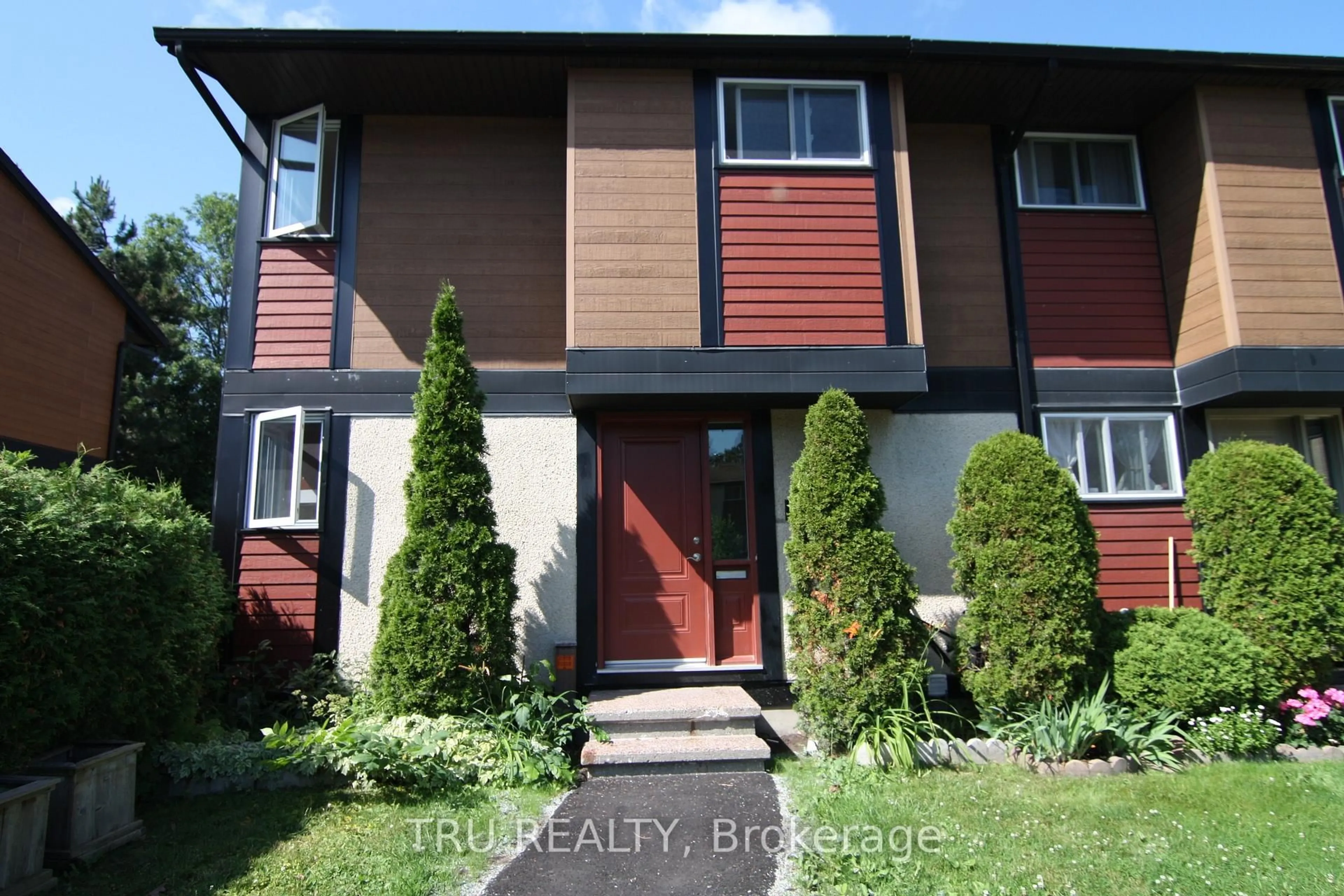 Unknown for 98 McClintock Way Way #60, Ottawa Ontario K2L 2A4