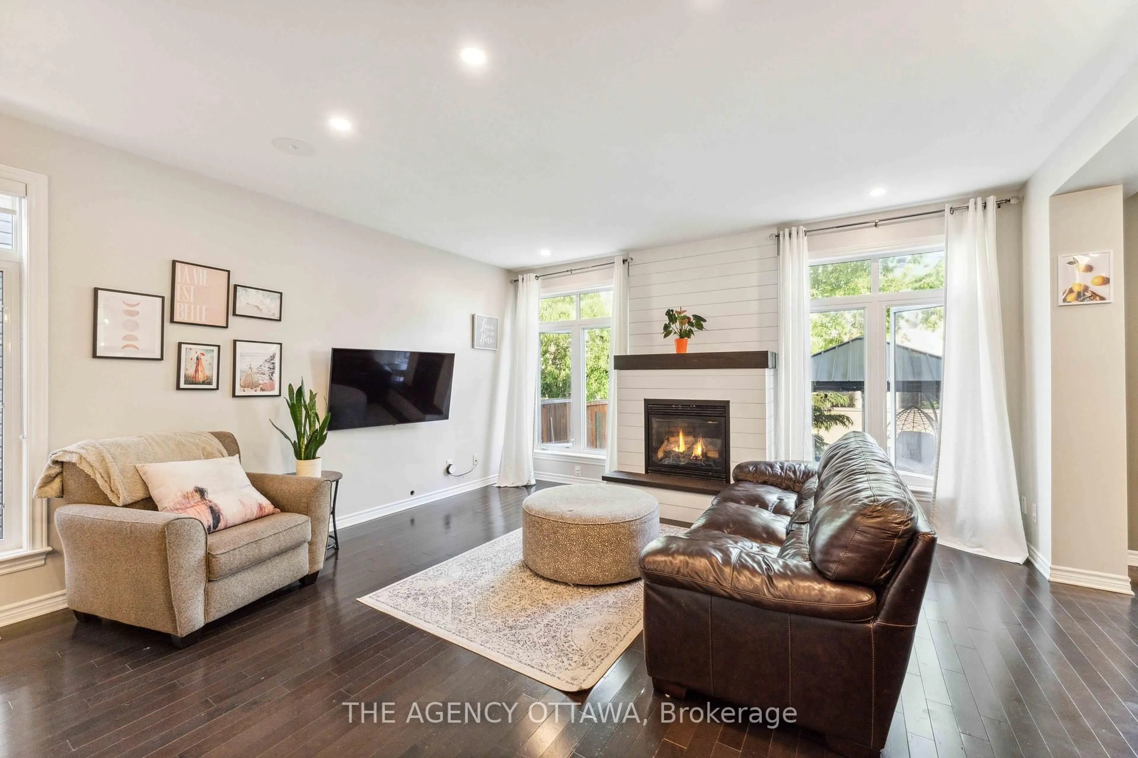 Living room with furniture, unknown for 626 White Alder Ave, Ottawa Ontario K1T 0E5