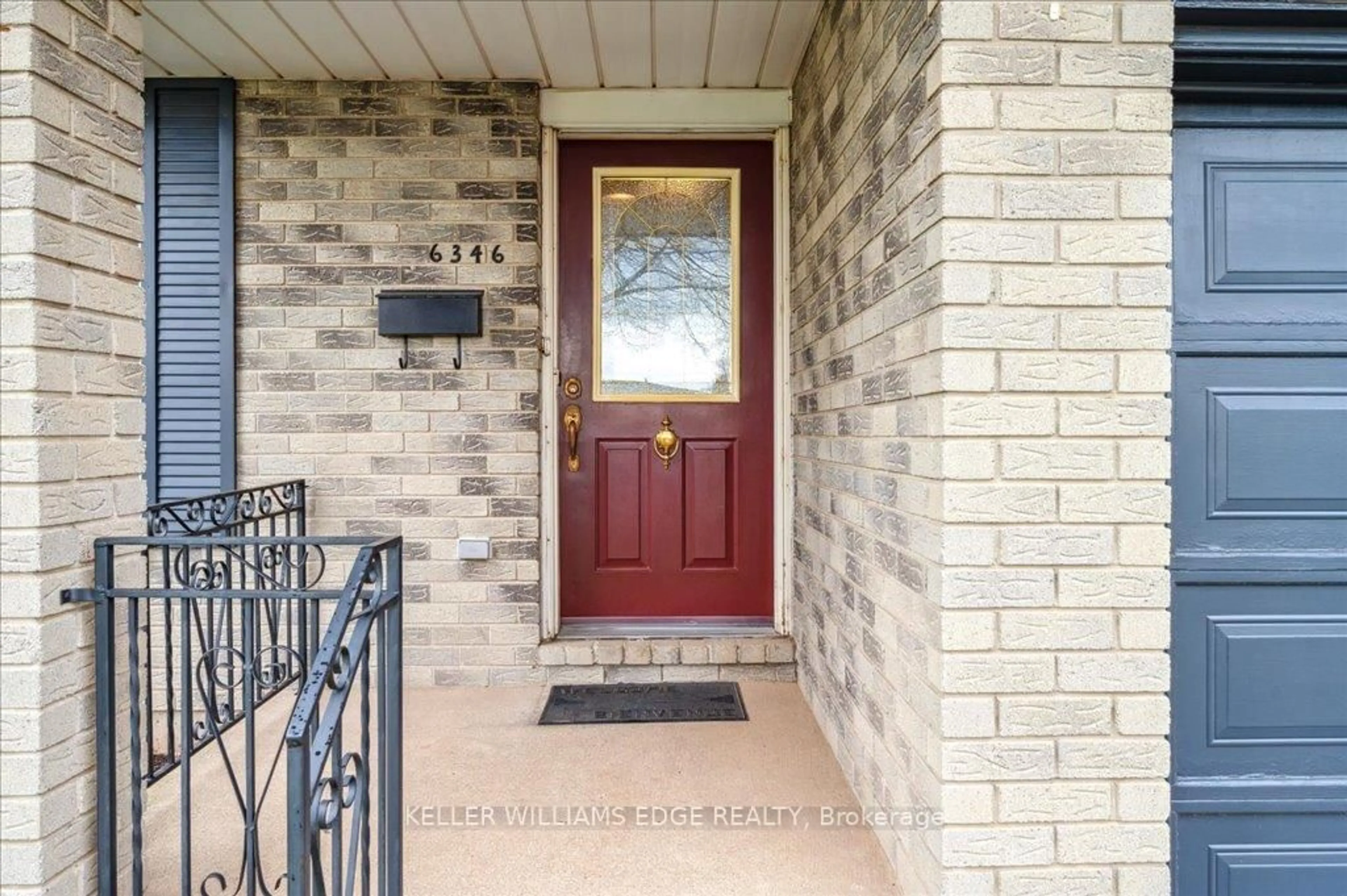 Indoor entryway for 6346 Charnwood Ave, Niagara Falls Ontario L2H 2K7