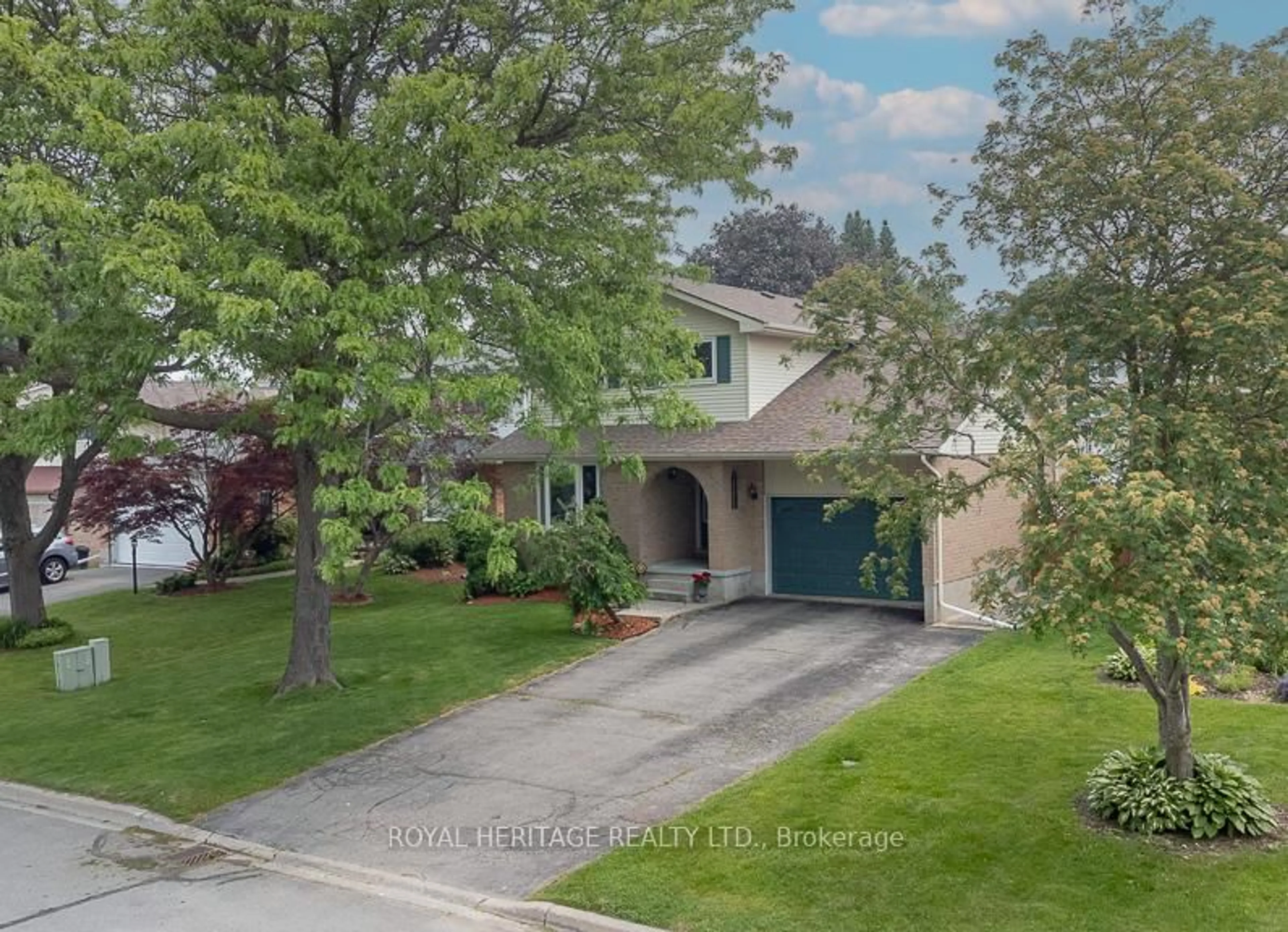 A pic from outside/outdoor area/front of a property/back of a property/a pic from drone, street for 9 Morris Dr, Belleville Ontario K8P 5B2