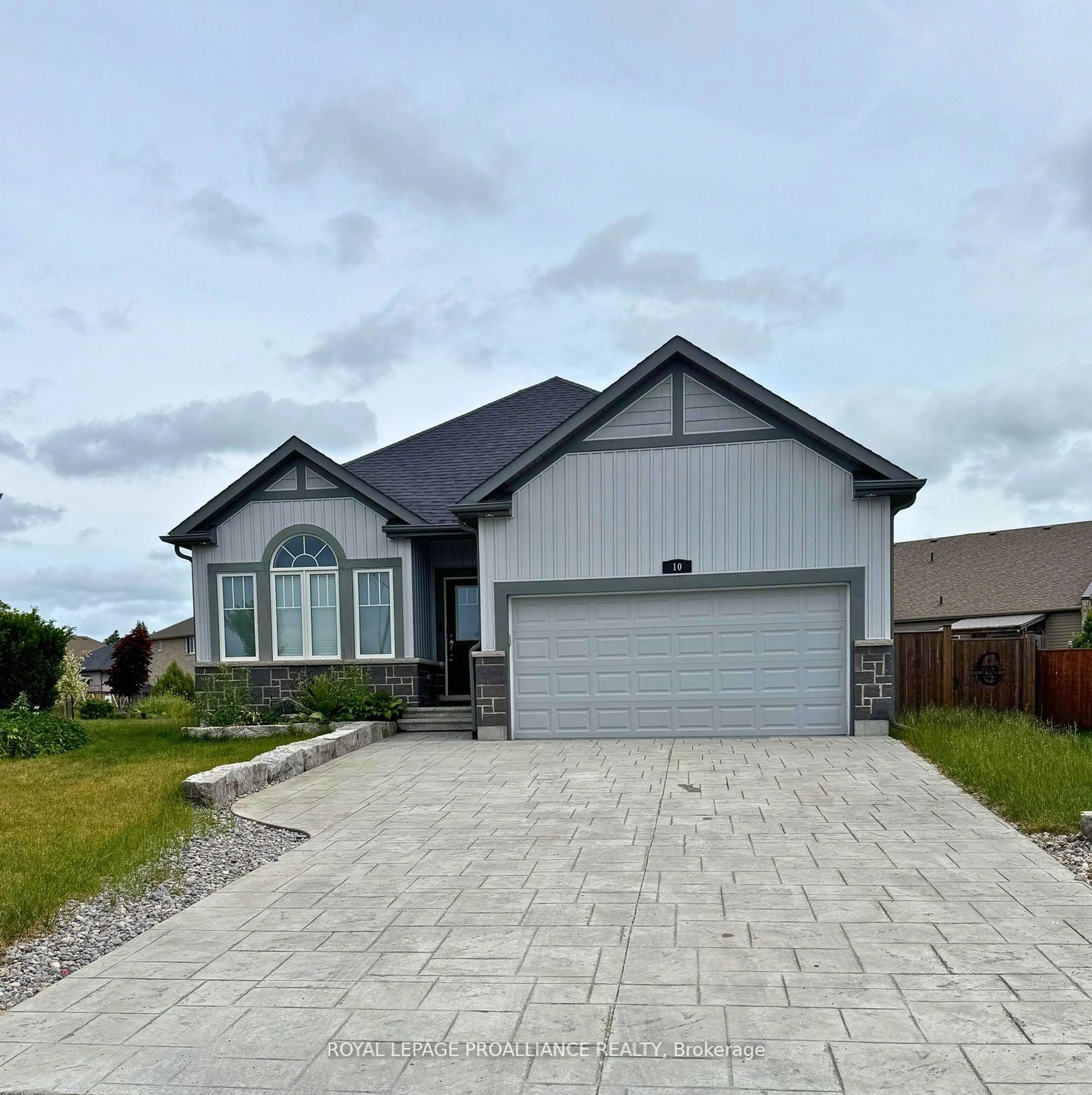 Home with vinyl exterior material, street for 10 Walnut Cres, Belleville Ontario K8N 0E3
