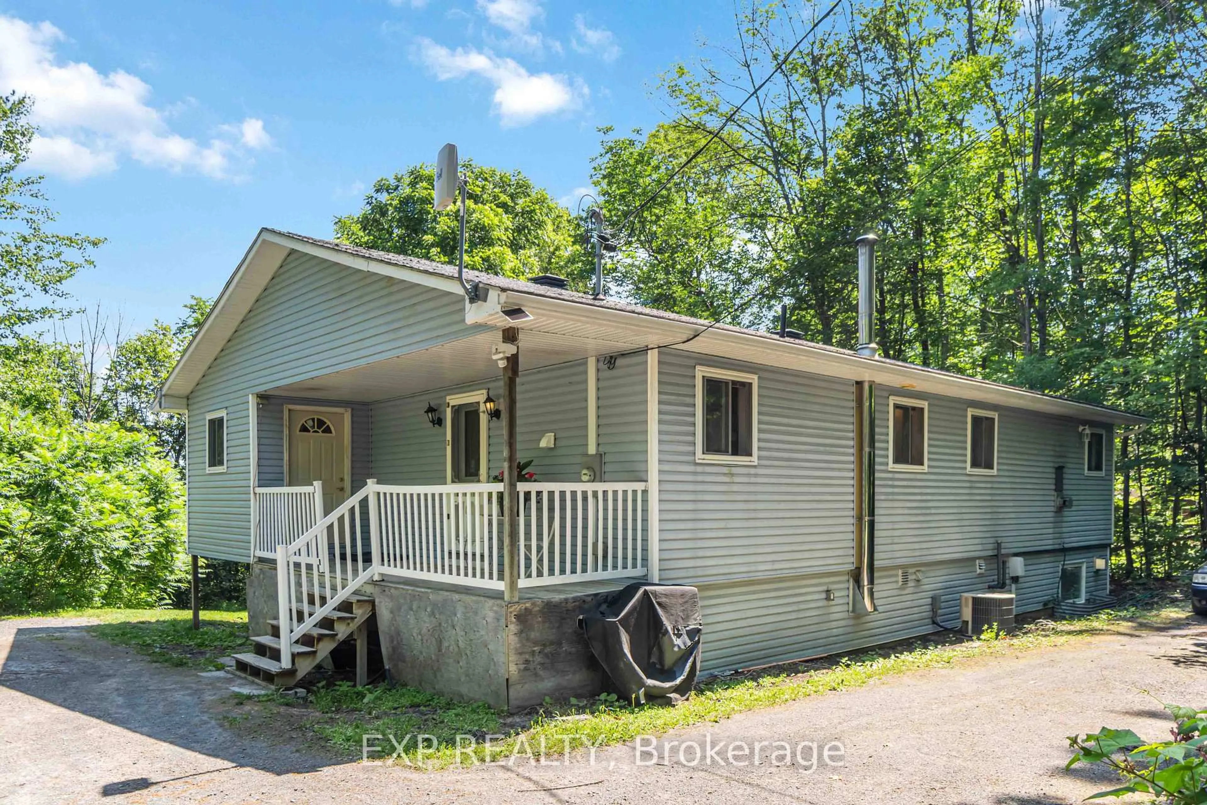 Home with vinyl exterior material, unknown for 124 Northridge Lane, Ottawa Ontario K0A 3M0