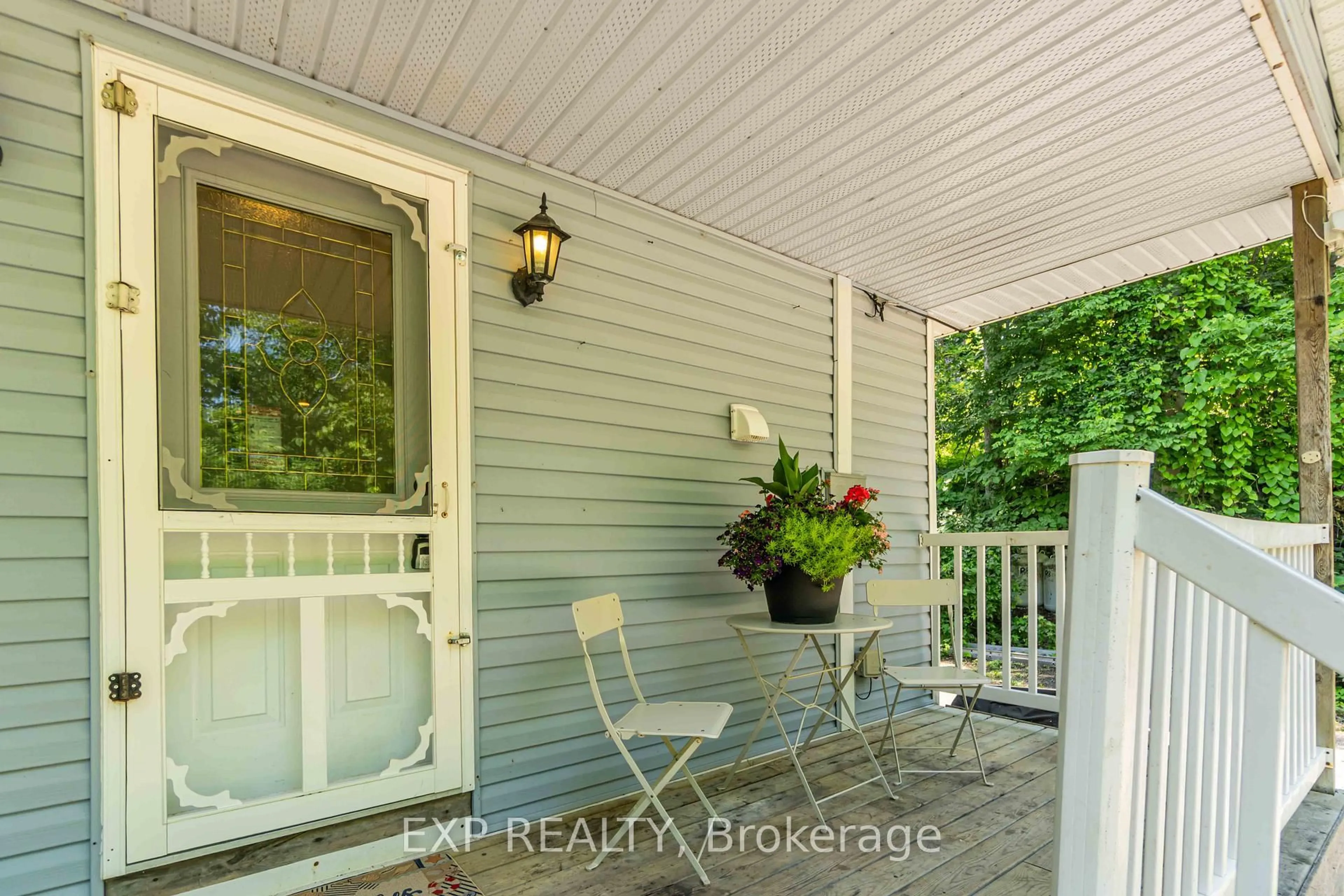 Indoor entryway for 124 Northridge Lane, Ottawa Ontario K0A 3M0