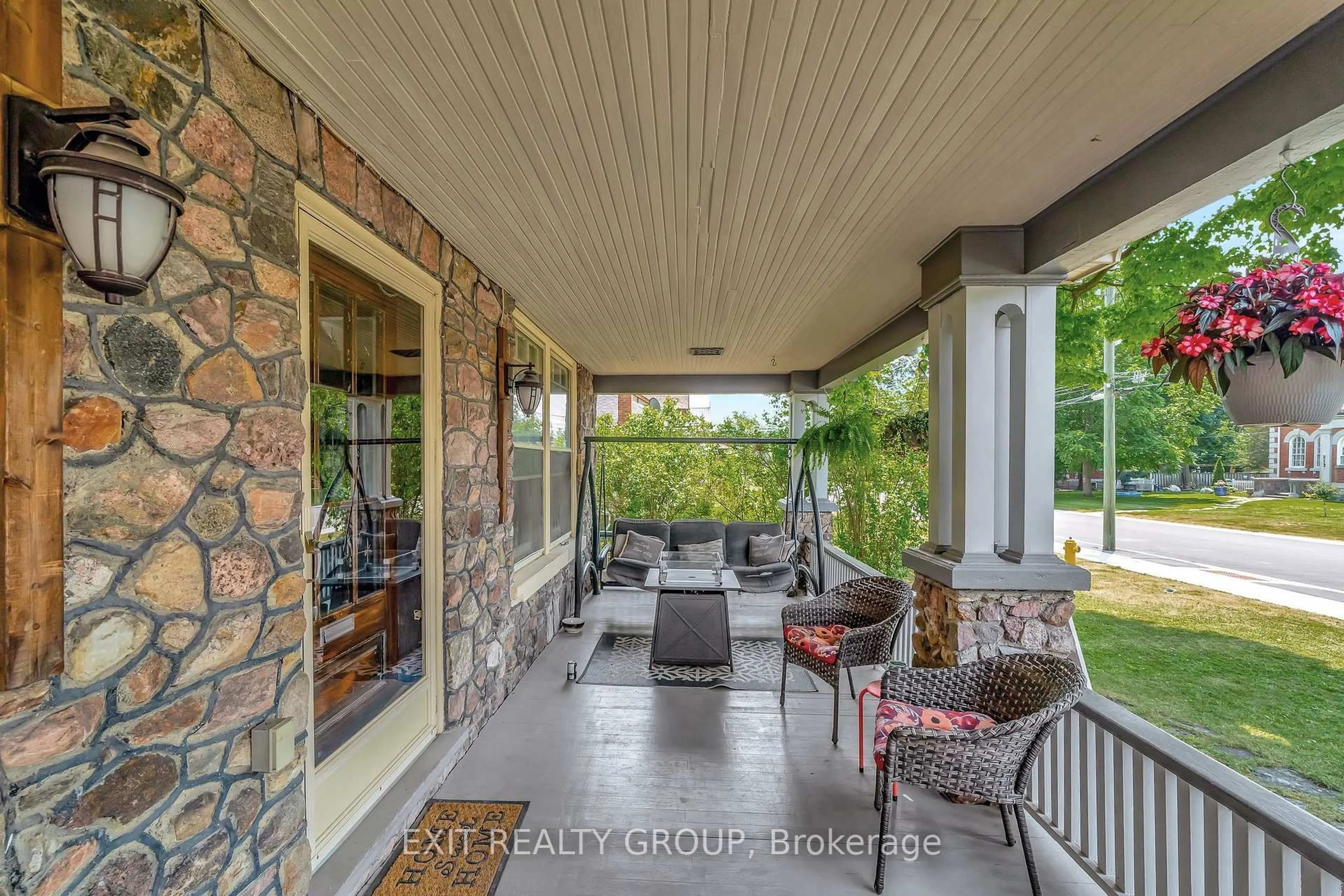 Patio, street for 219 East St, Greater Napanee Ontario K7R 1T2