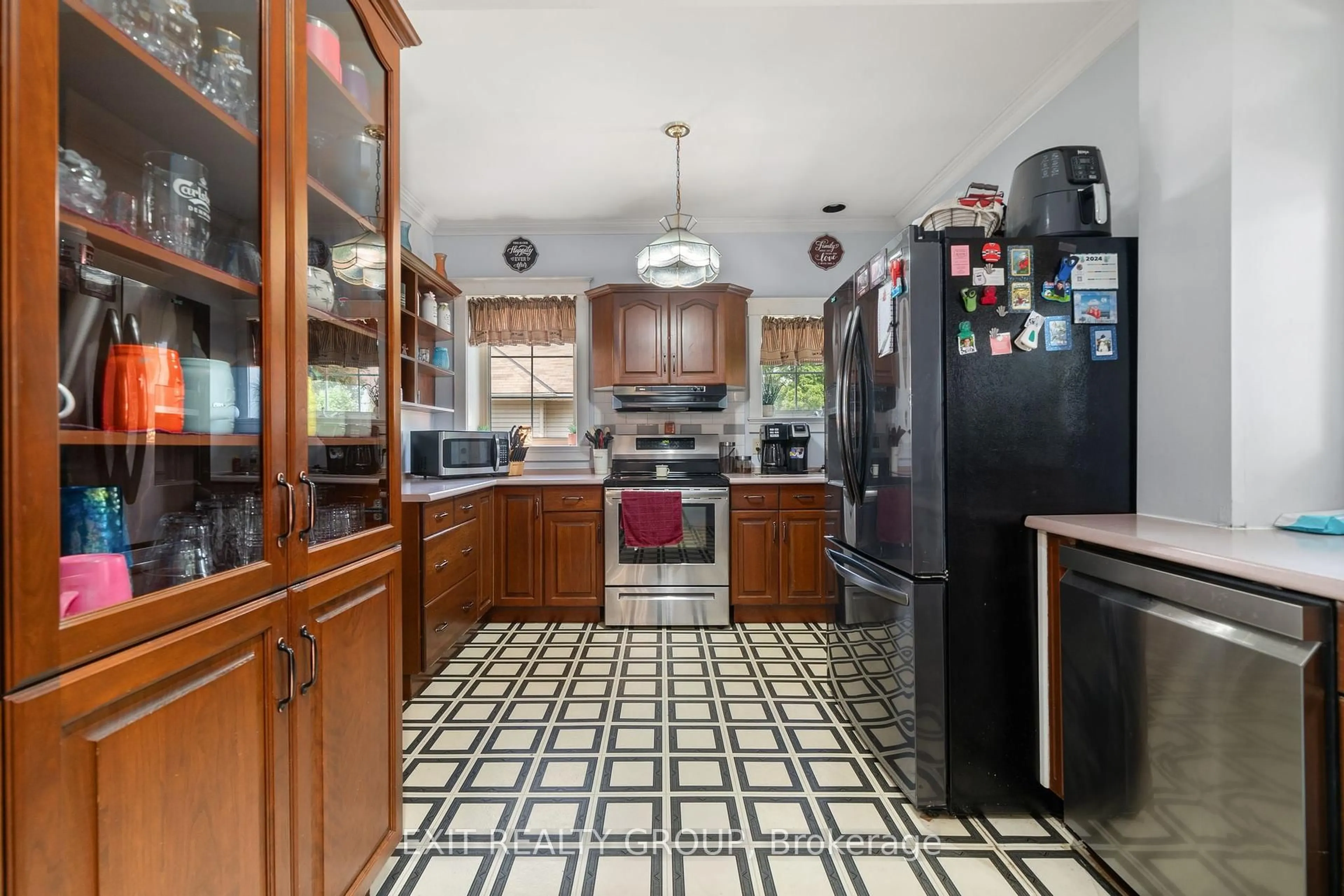 Standard kitchen, ceramic/tile floor for 219 East St, Greater Napanee Ontario K7R 1T2