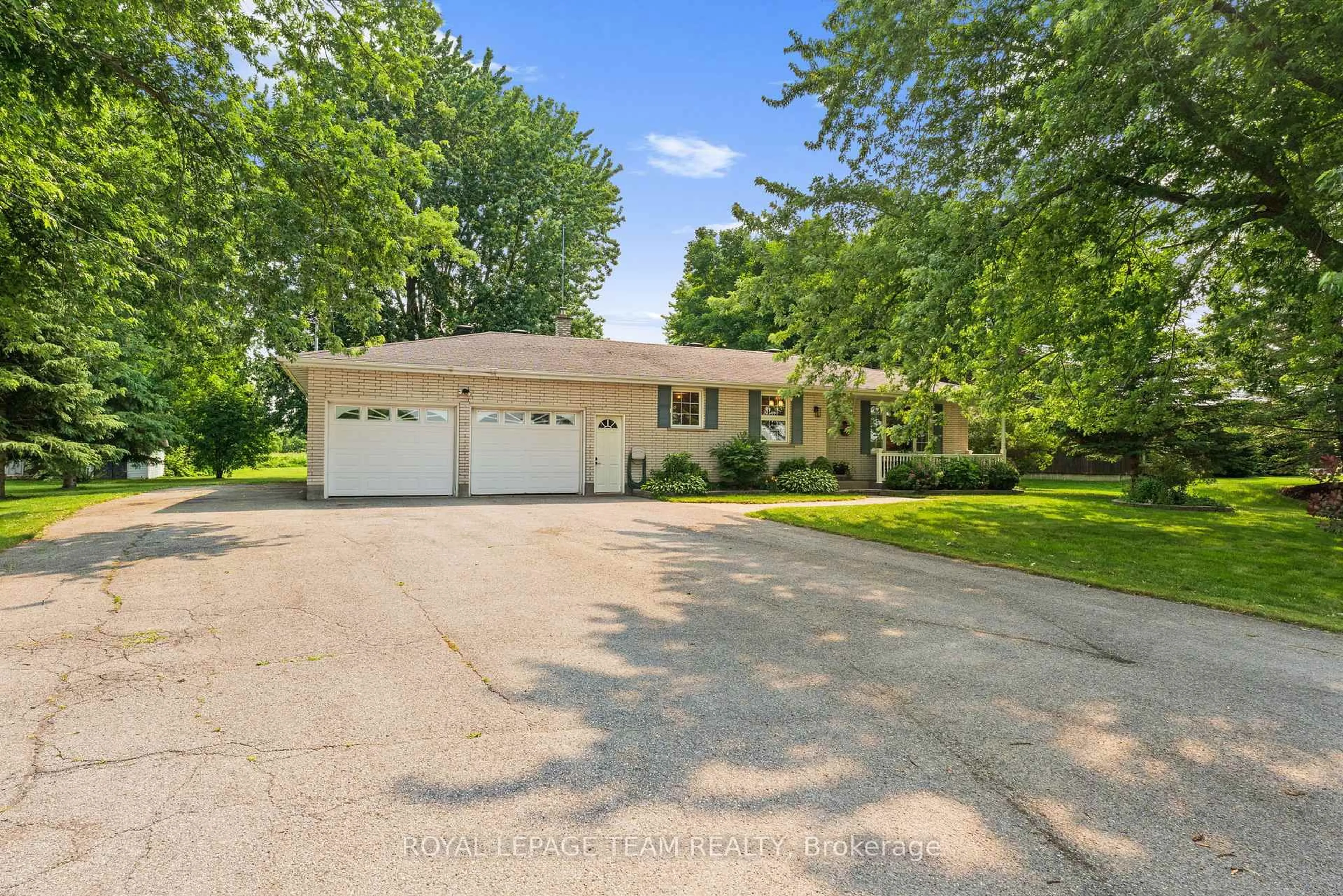 A pic from outside/outdoor area/front of a property/back of a property/a pic from drone, street for 5483 Spratt Rd, Ottawa Ontario K4M 1B2