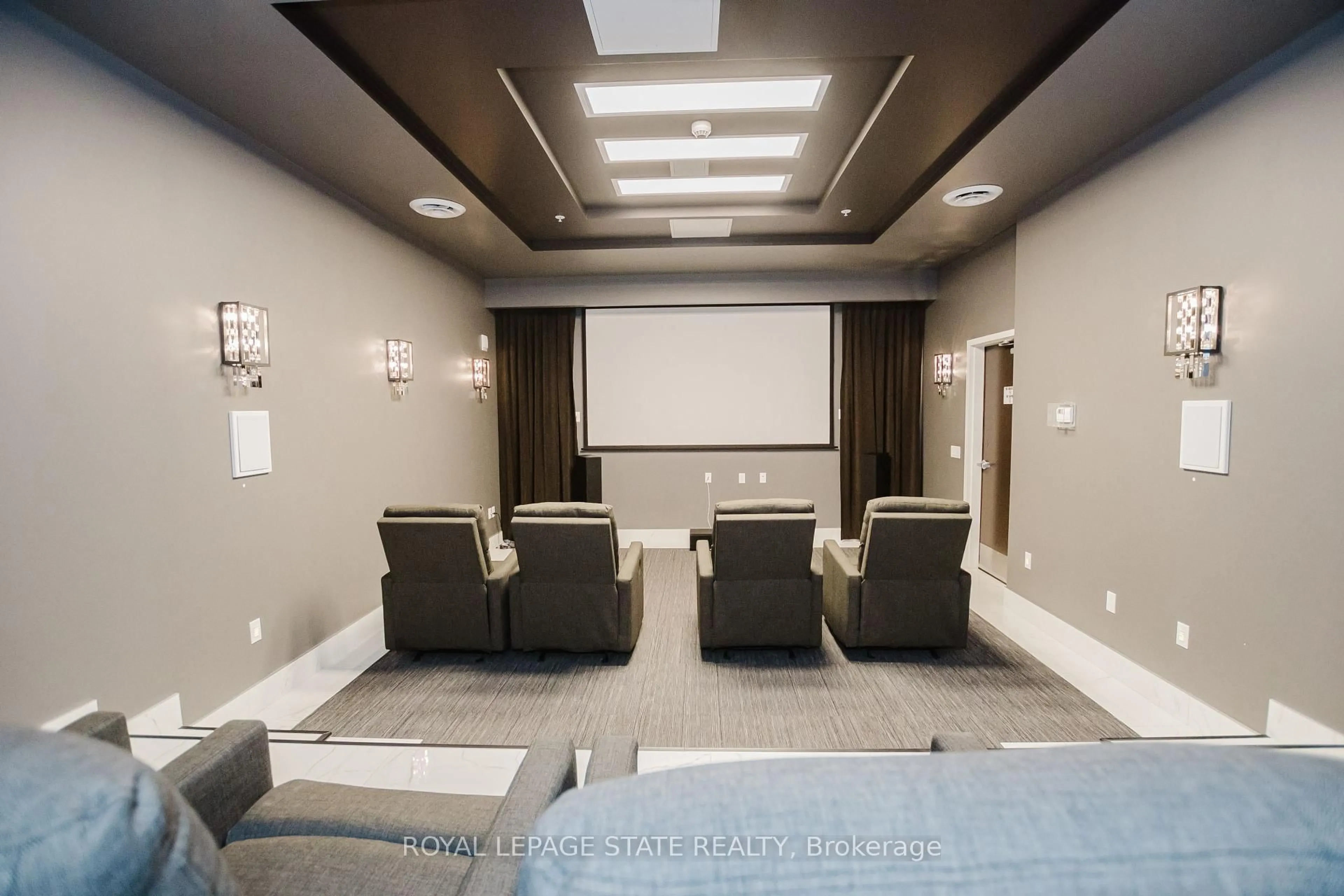 Home theater for 118 King St #LPH13, Hamilton Ontario L8N 1A8