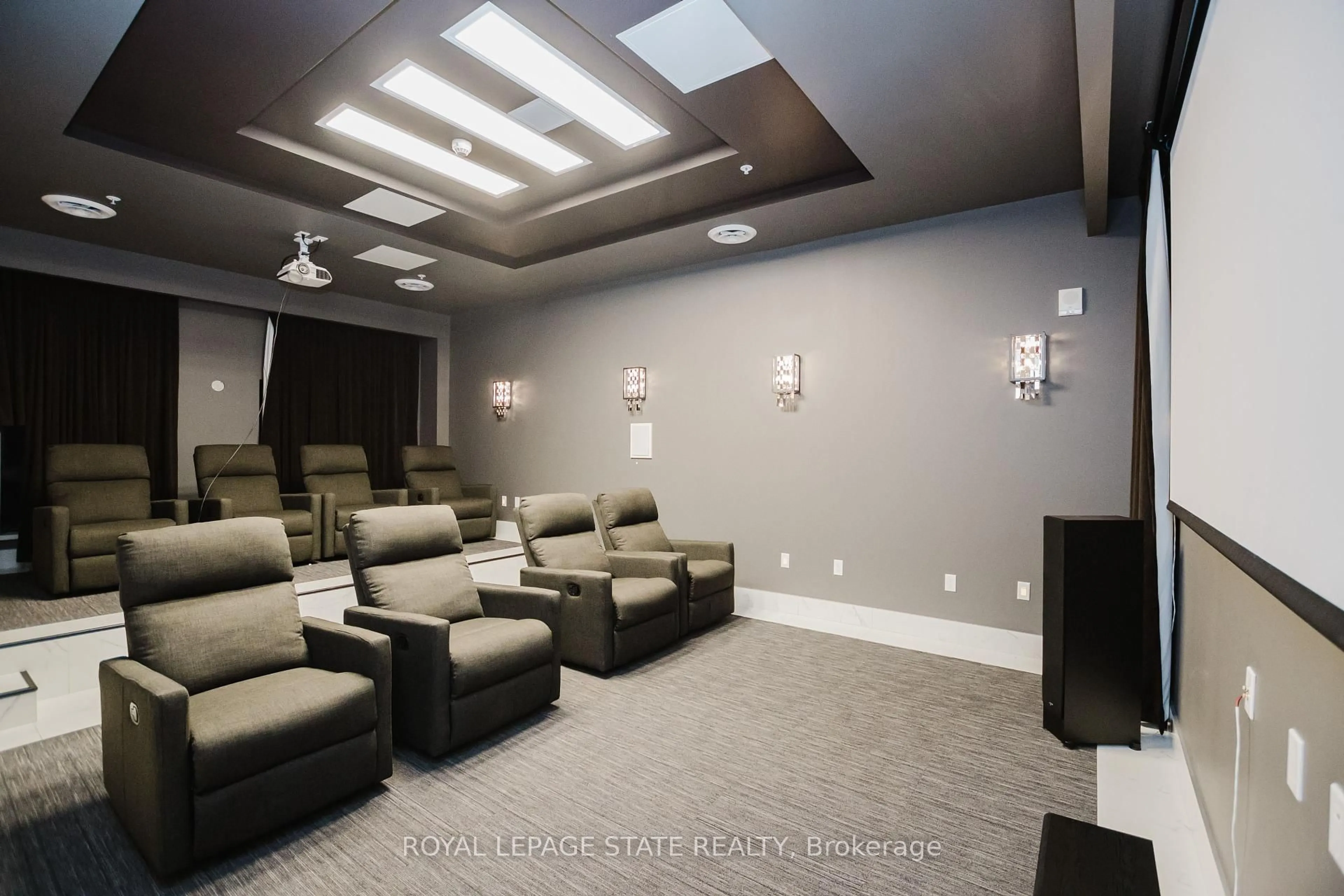 Home theater for 118 King St #LPH13, Hamilton Ontario L8N 1A8