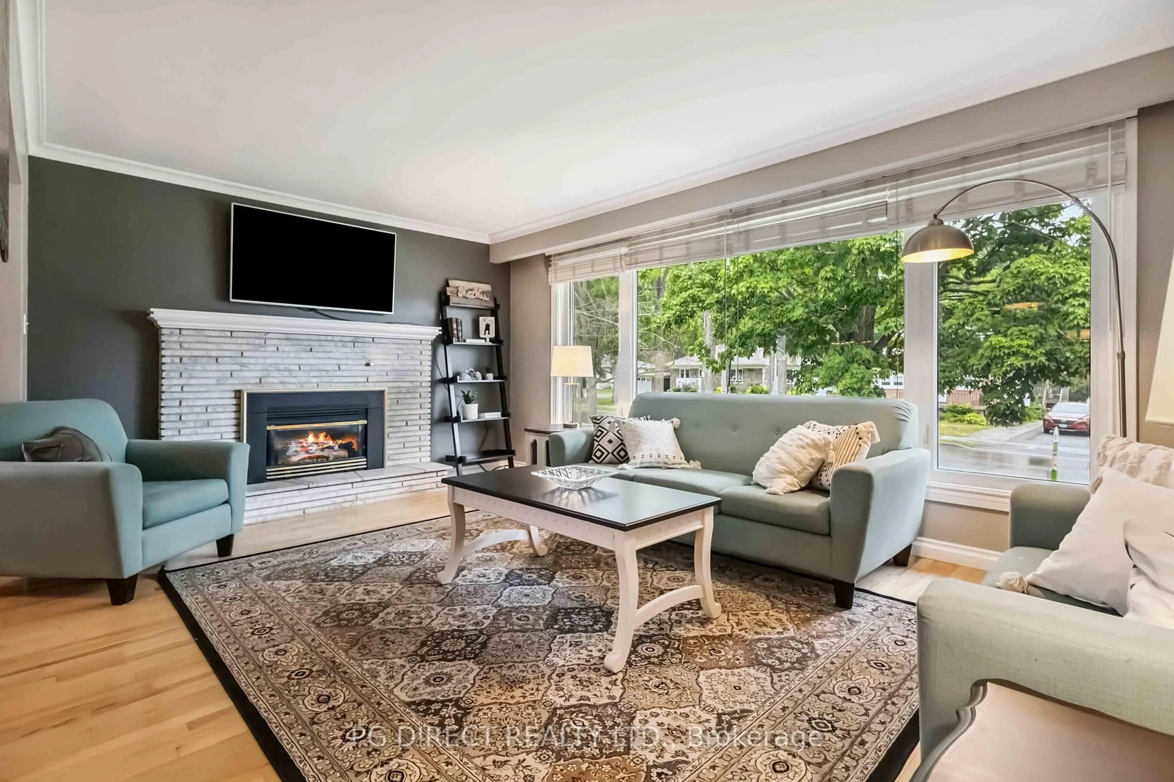 Living room with furniture, unknown for 19 Adelaide St, Kawartha Lakes Ontario K9V 3J4