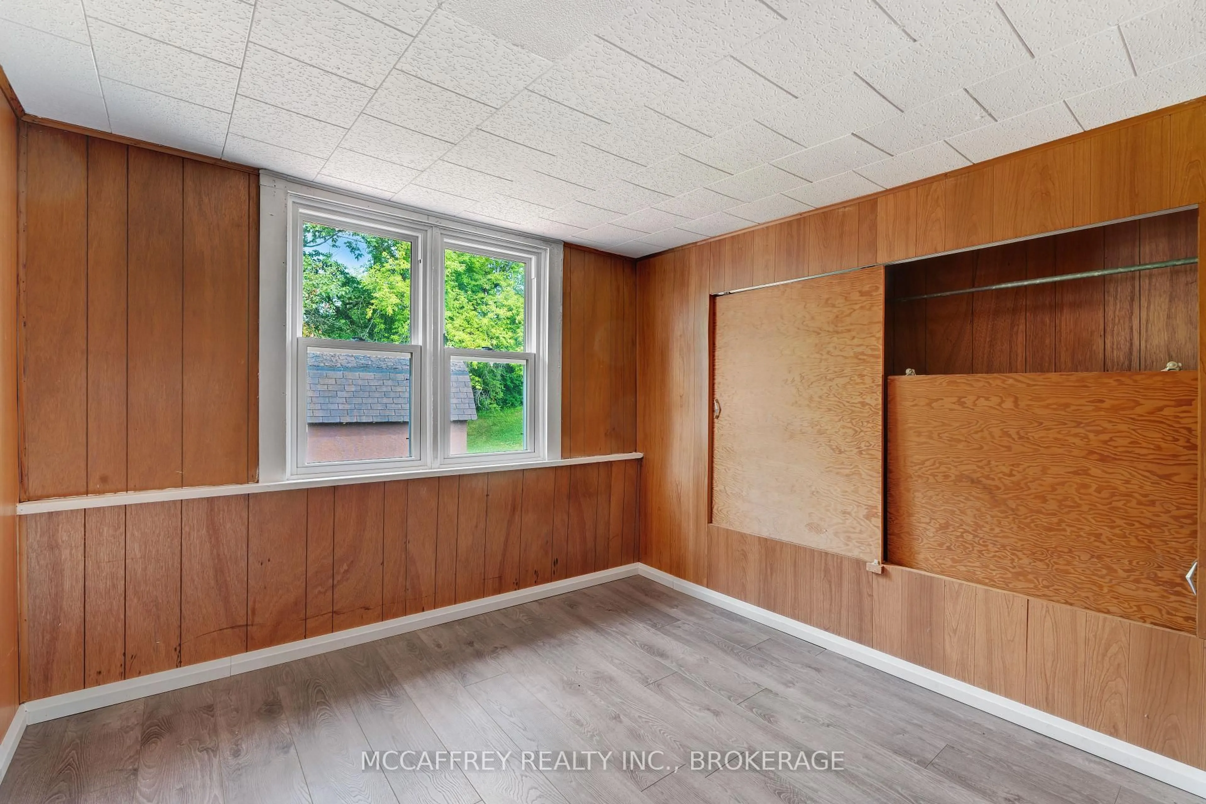 A pic of a room for 333 Burridge Rd, Godfrey Ontario K0H 1T0