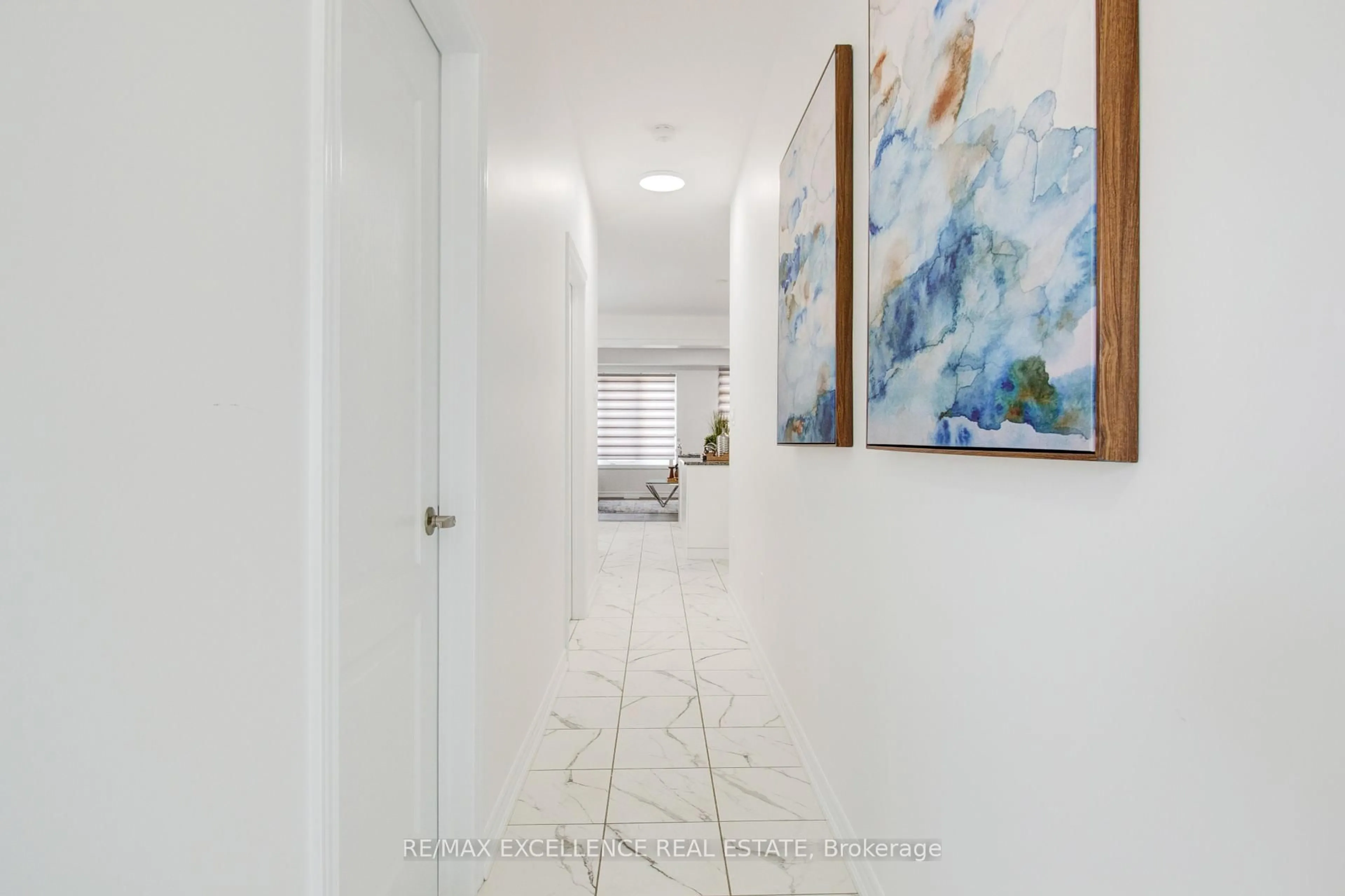 Indoor foyer for 49 MALCOLM Cres, Haldimand Ontario N3W 0E9