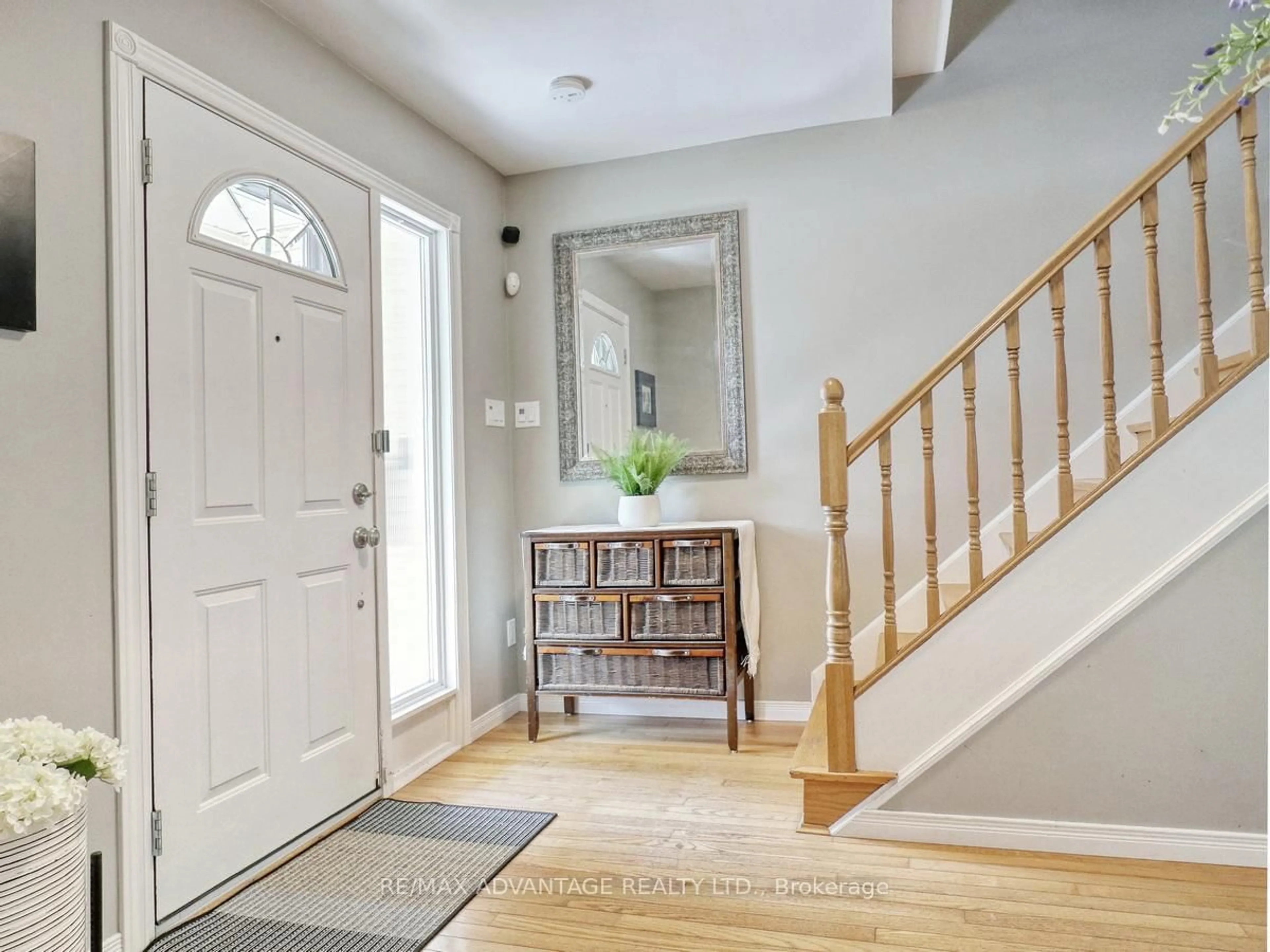 Indoor entryway for 62 Paddock Green Cres, London South Ontario N6J 3P5