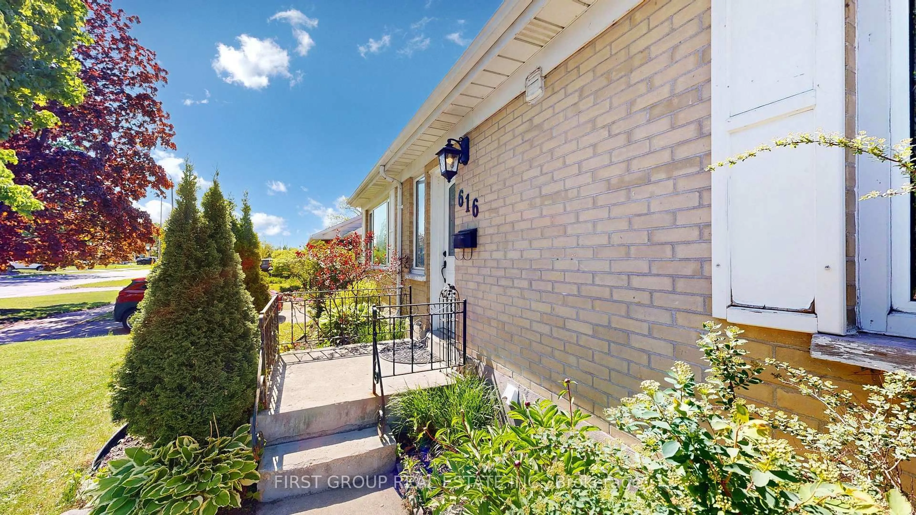 Patio, street for 616 Crawford Dr, Peterborough South Ontario K9J 3W7
