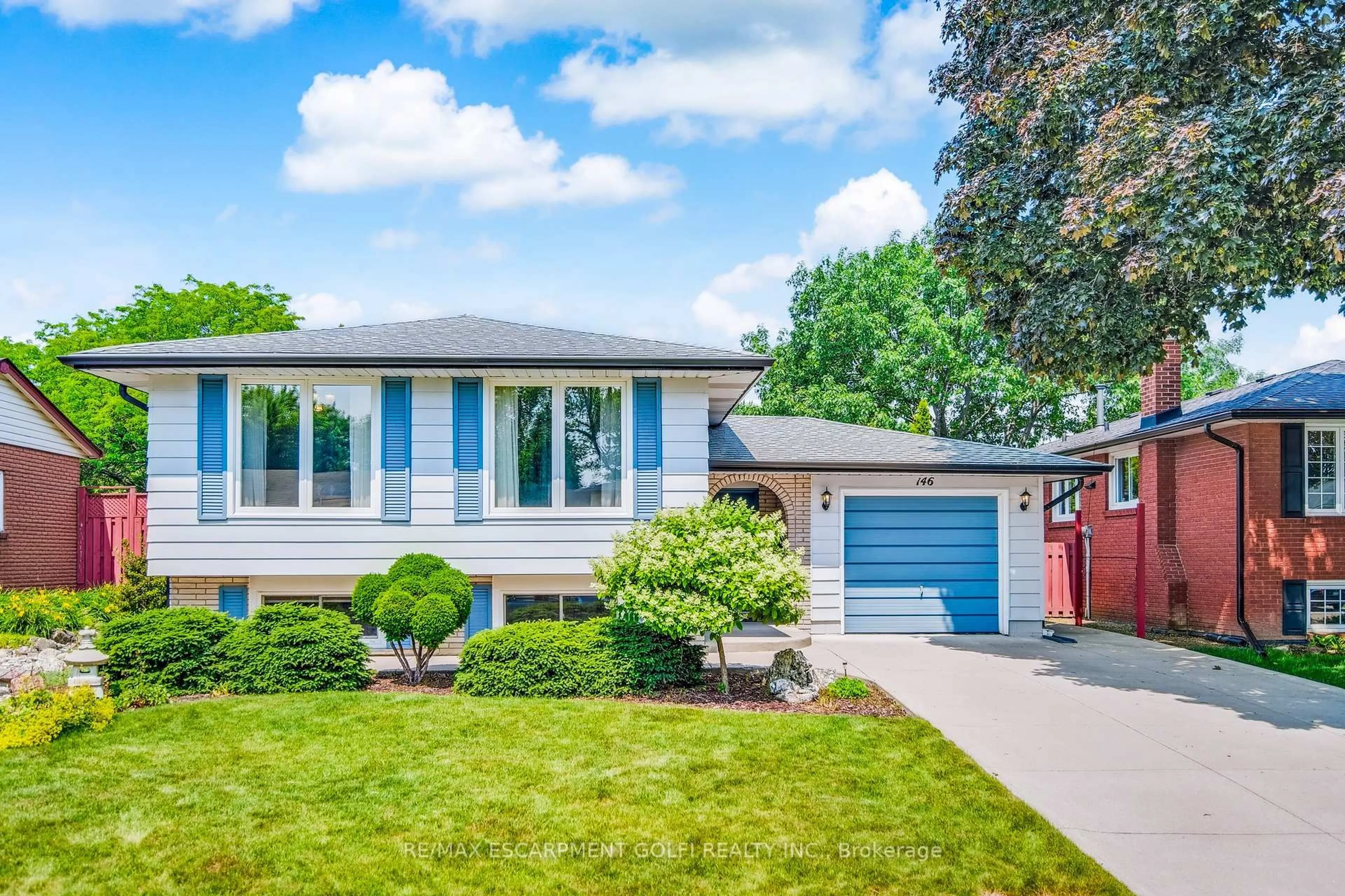 Home with vinyl exterior material, street for 146 CLIFTON DOWNS Rd, Hamilton Ontario L9C 2P6