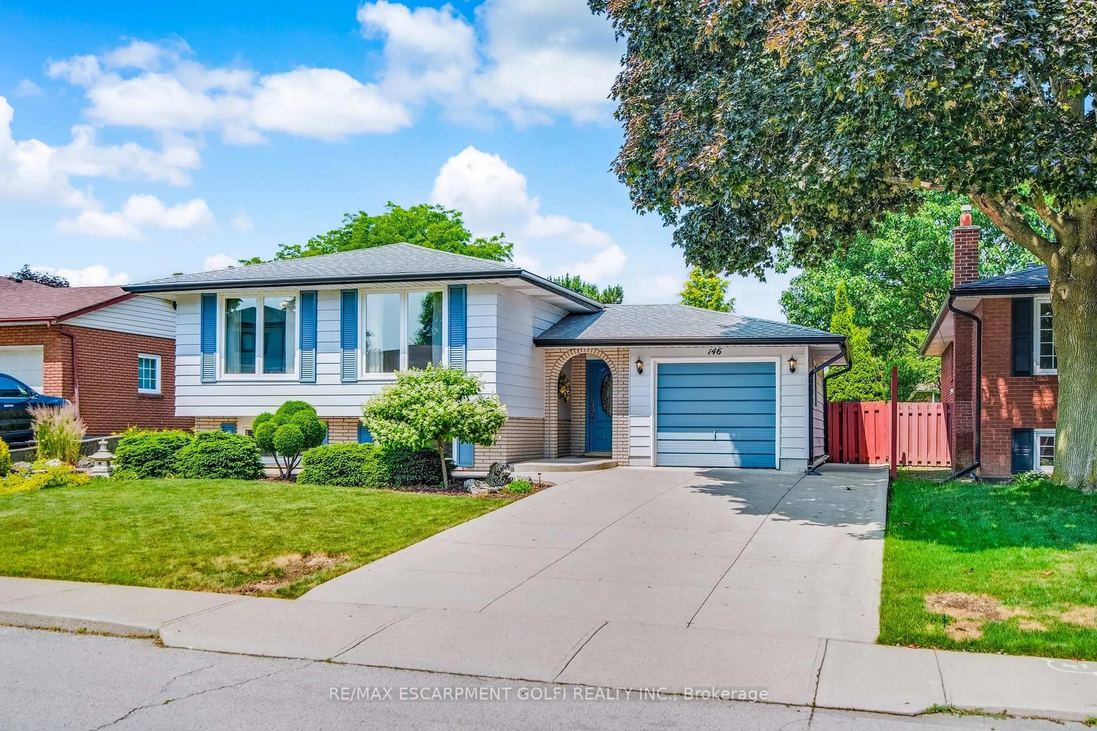 Home with vinyl exterior material, street for 146 CLIFTON DOWNS Rd, Hamilton Ontario L9C 2P6