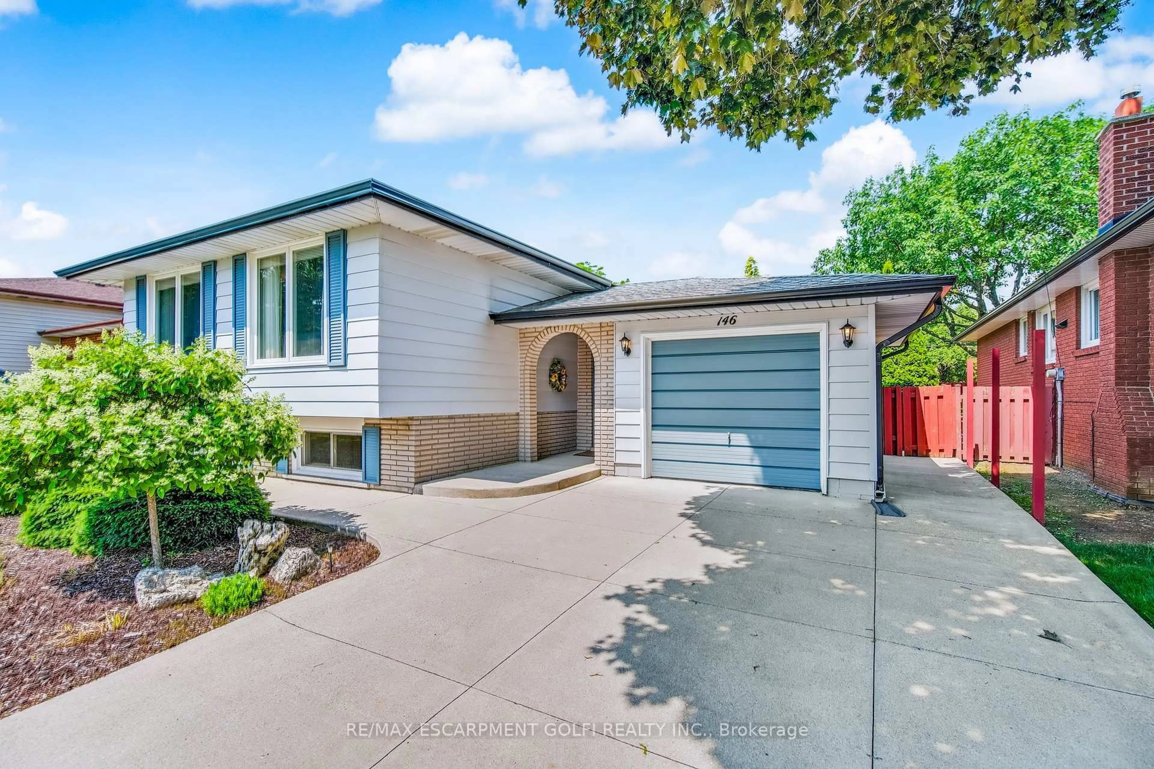 Home with vinyl exterior material, street for 146 CLIFTON DOWNS Rd, Hamilton Ontario L9C 2P6