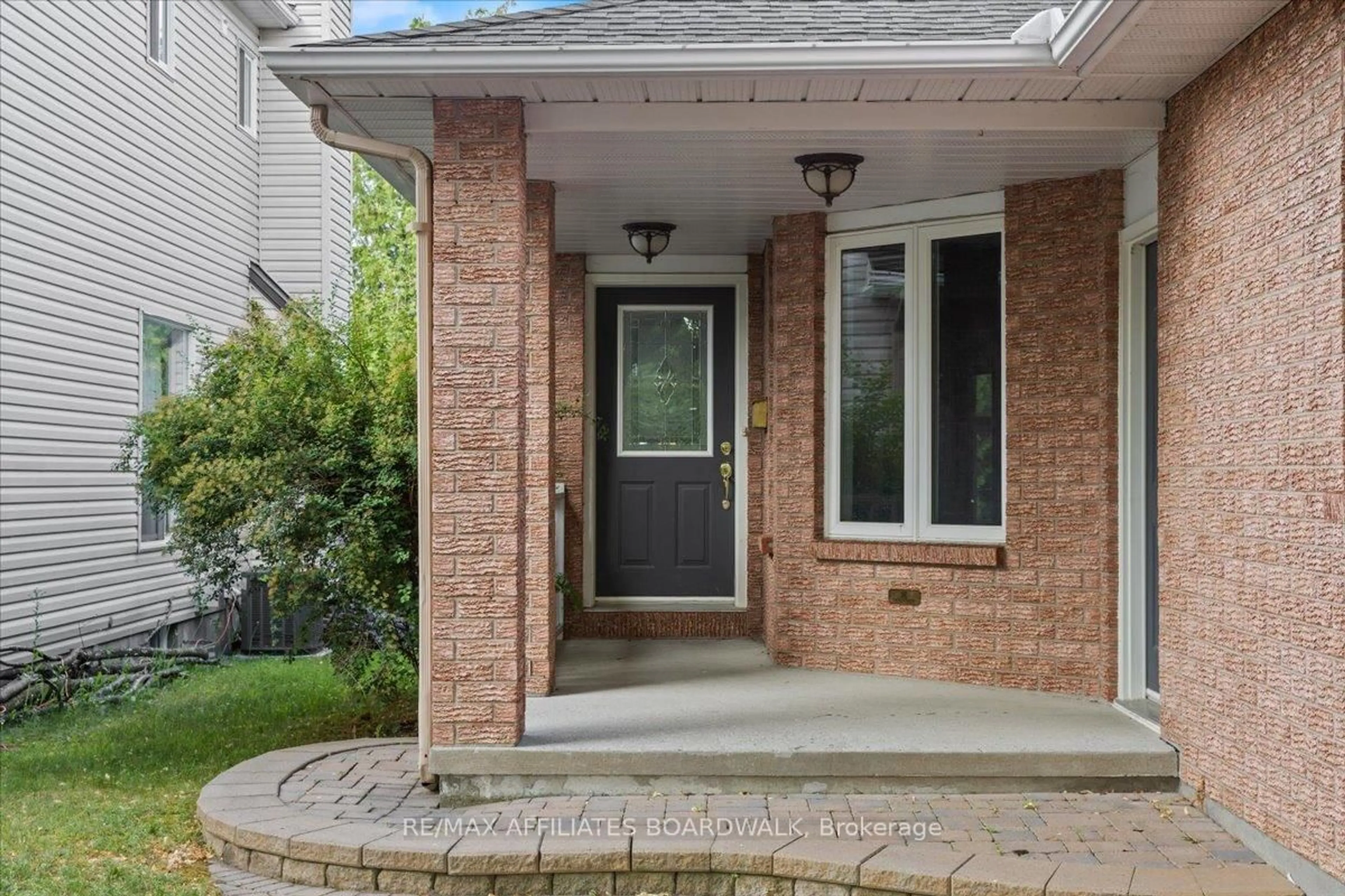 Home with brick exterior material, street for 38 Stonepath Cres, Stittsville Ontario K2S 1S4