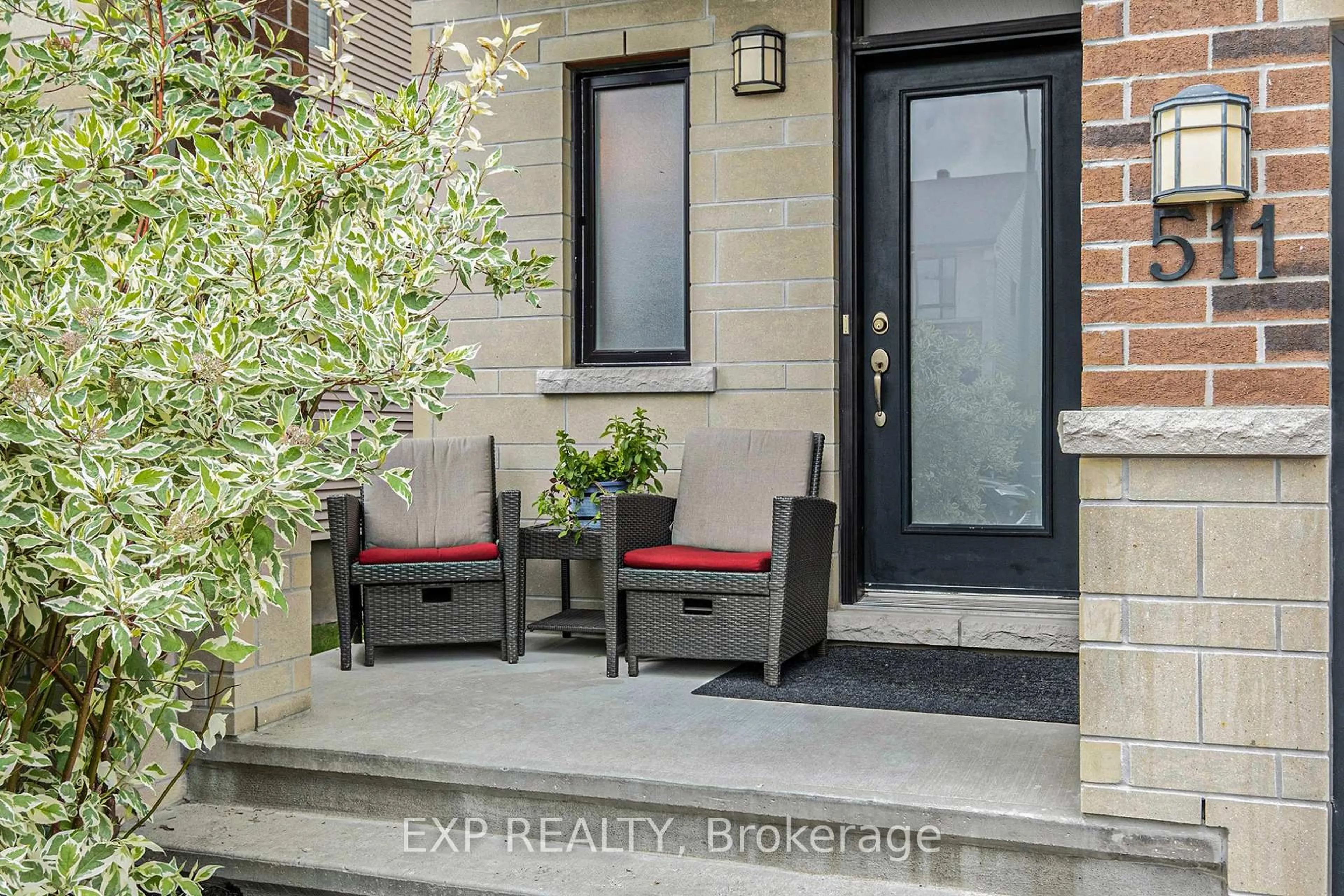 Indoor entryway for 511 Earnscliffe Grve, Ottawa Ontario K4M 0C9
