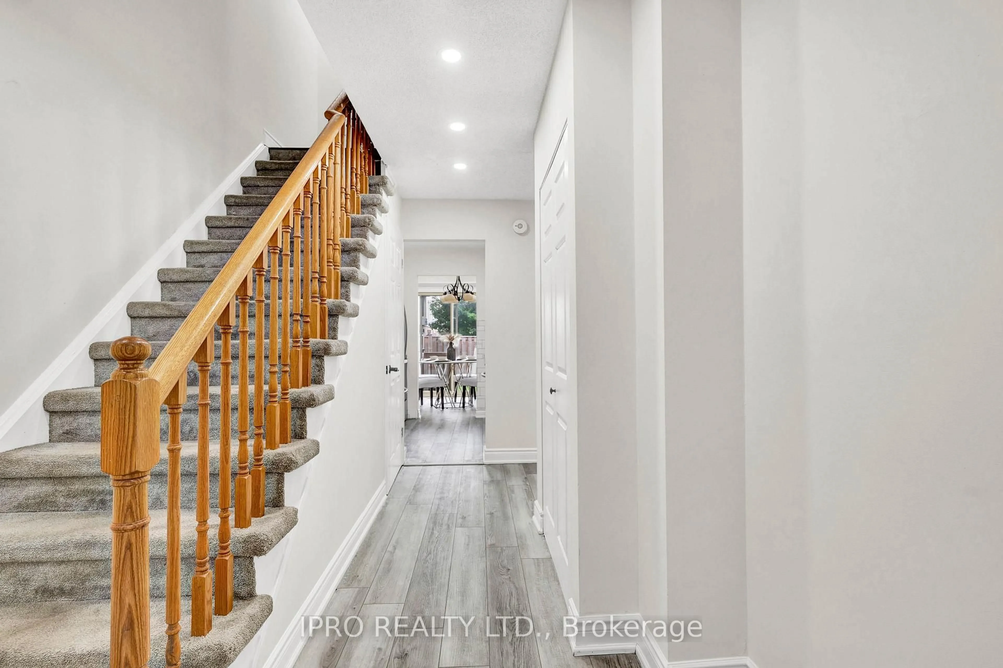 Indoor entryway for 302 College Ave #21, Guelph Ontario N1G 4T6