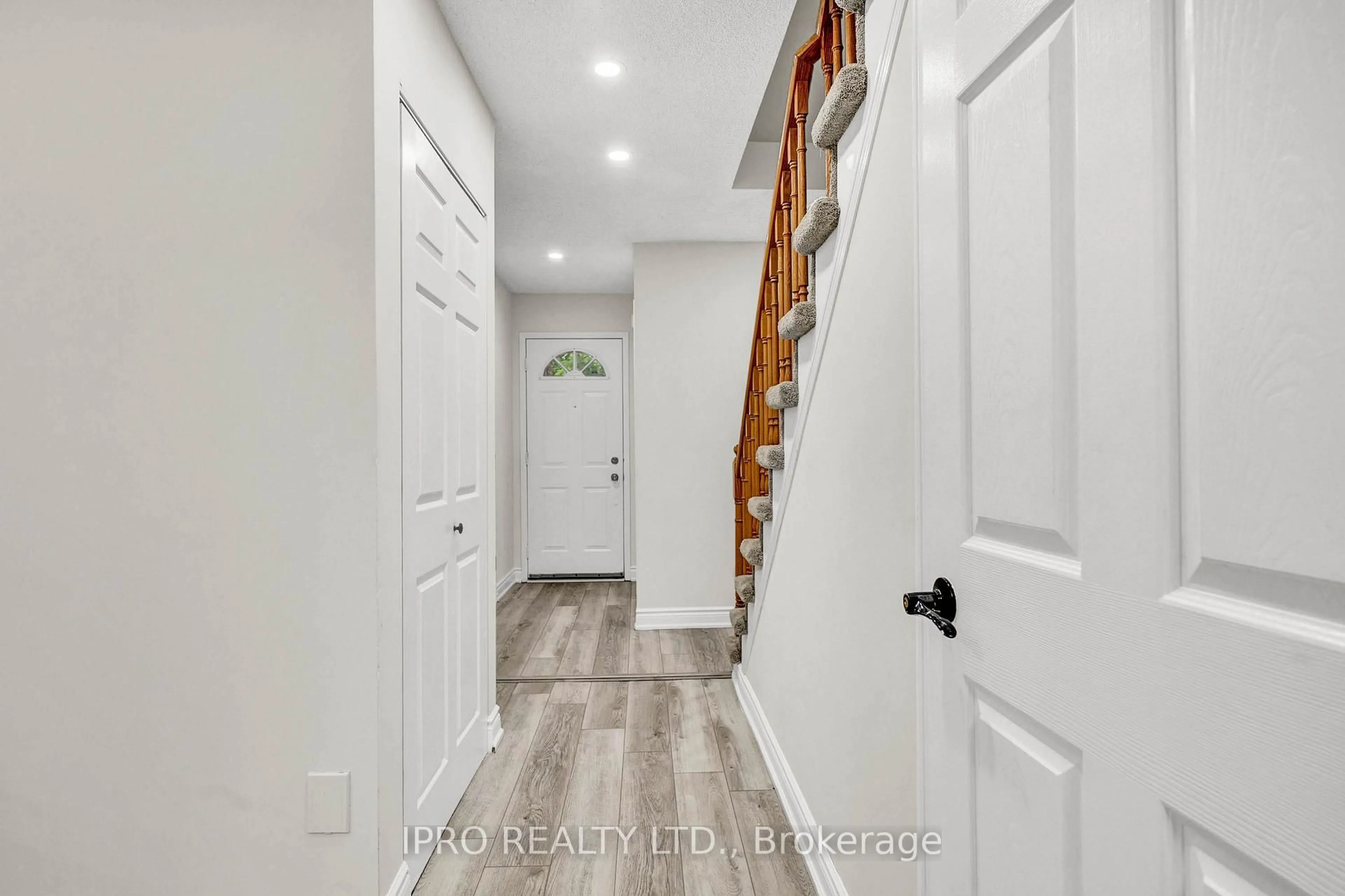 Indoor entryway for 302 College Ave #21, Guelph Ontario N1G 4T6