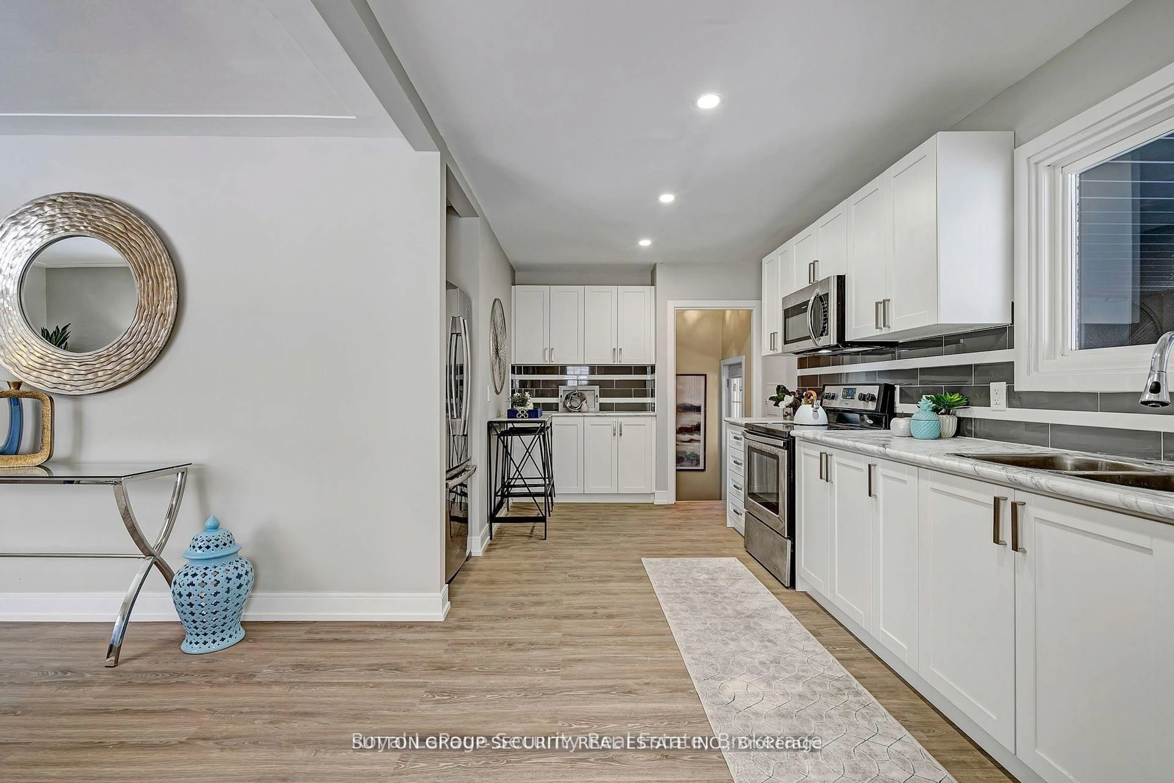Open concept kitchen, ceramic/tile floor for 183 Sekura St, Cambridge Ontario N1R 3R2