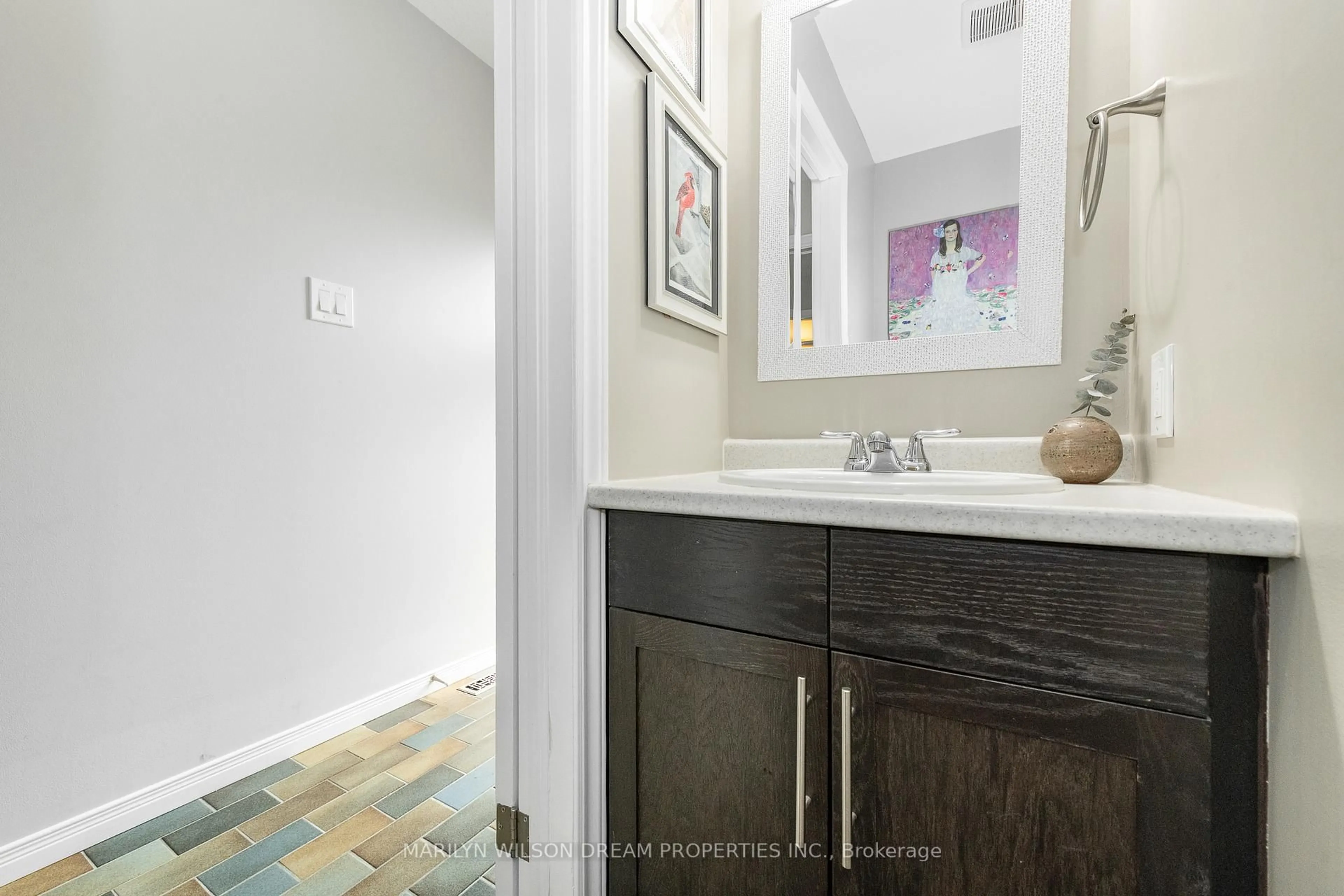 Standard bathroom, ceramic/tile floor for 21 Marquette Ave, Ottawa Ontario K1L 5K3