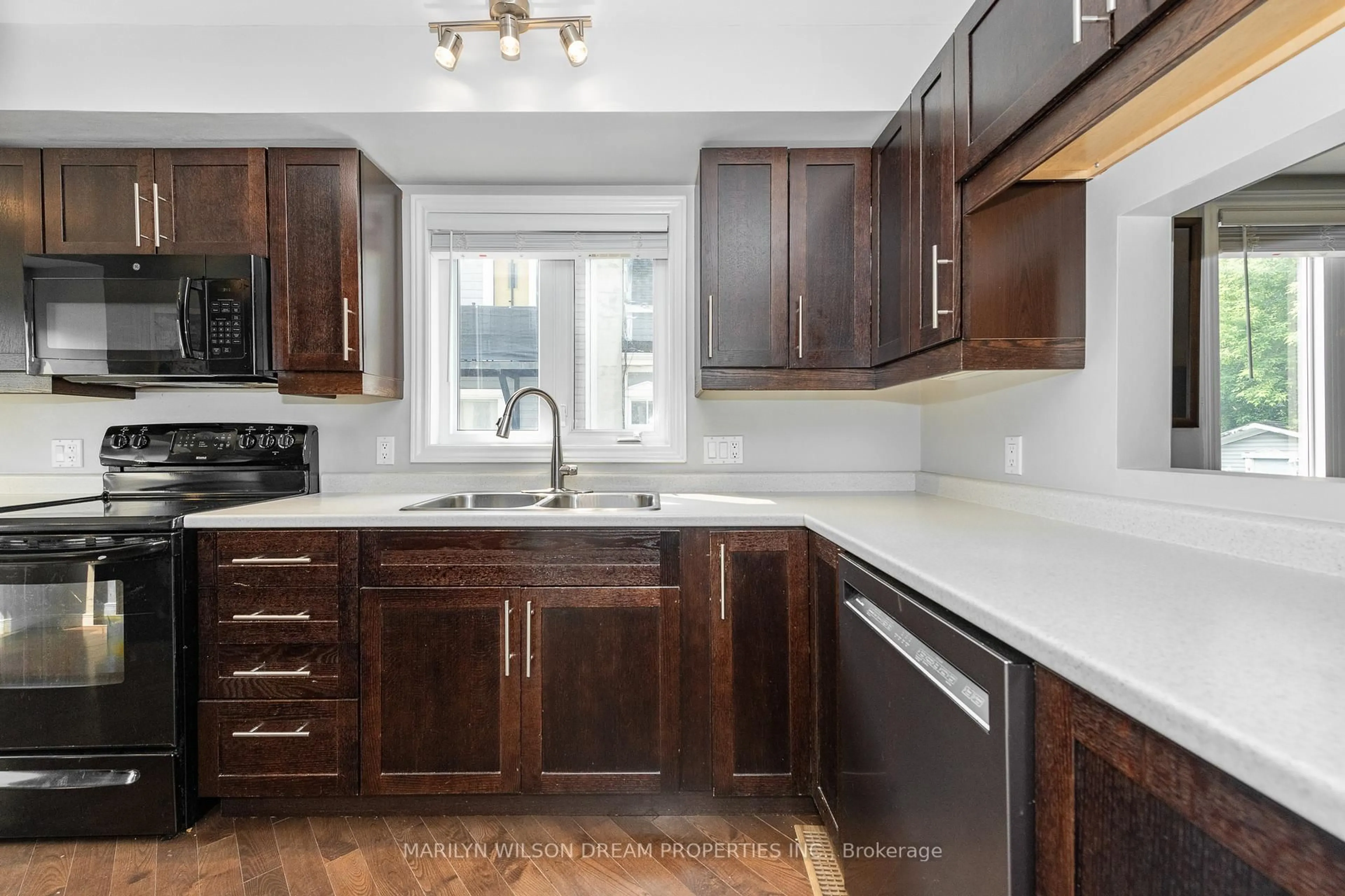 Standard kitchen, unknown for 21 Marquette Ave, Ottawa Ontario K1L 5K3