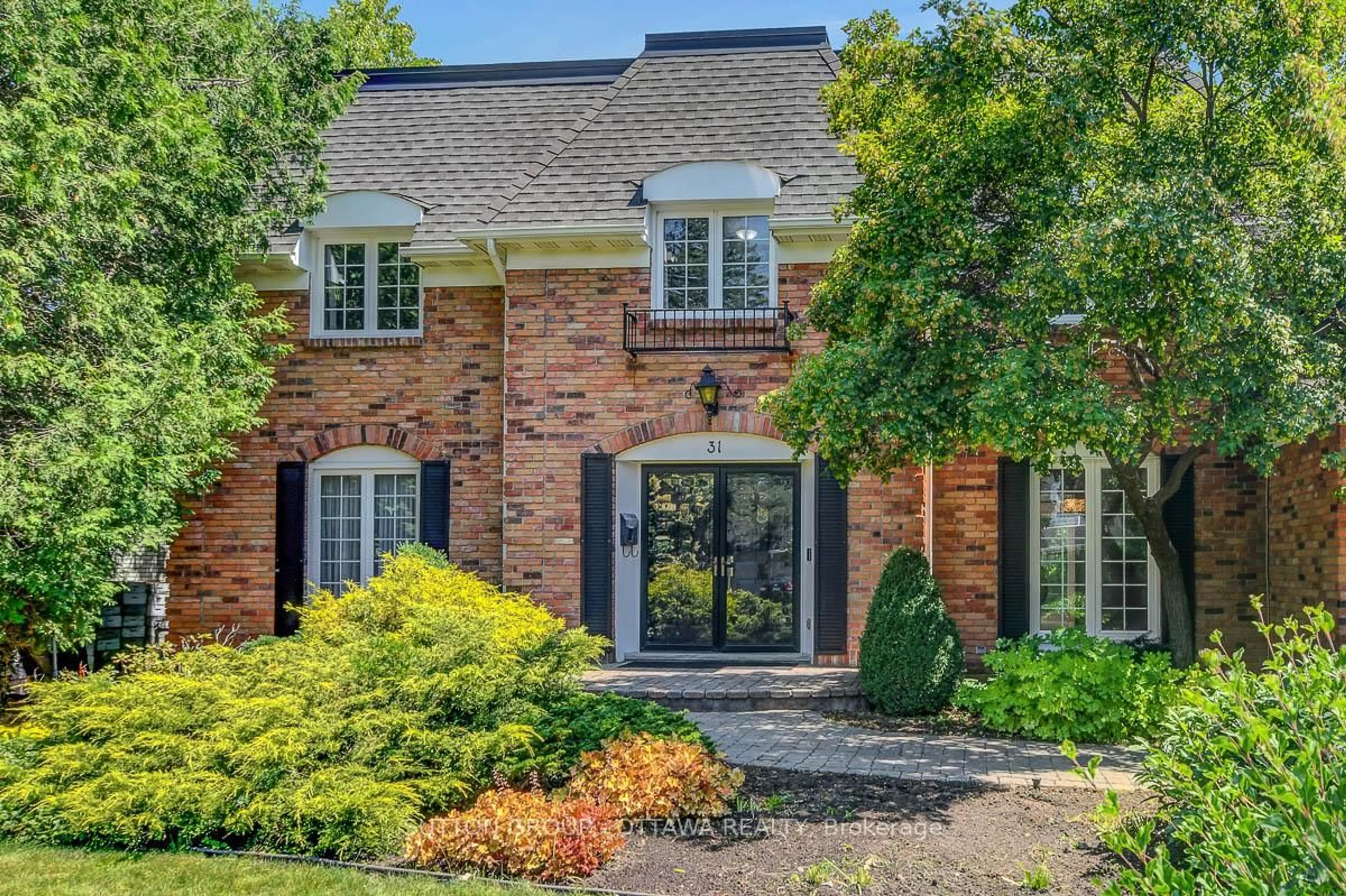 Home with brick exterior material, street for 31 Chinook Cres, Ottawa Ontario K2H 7C9