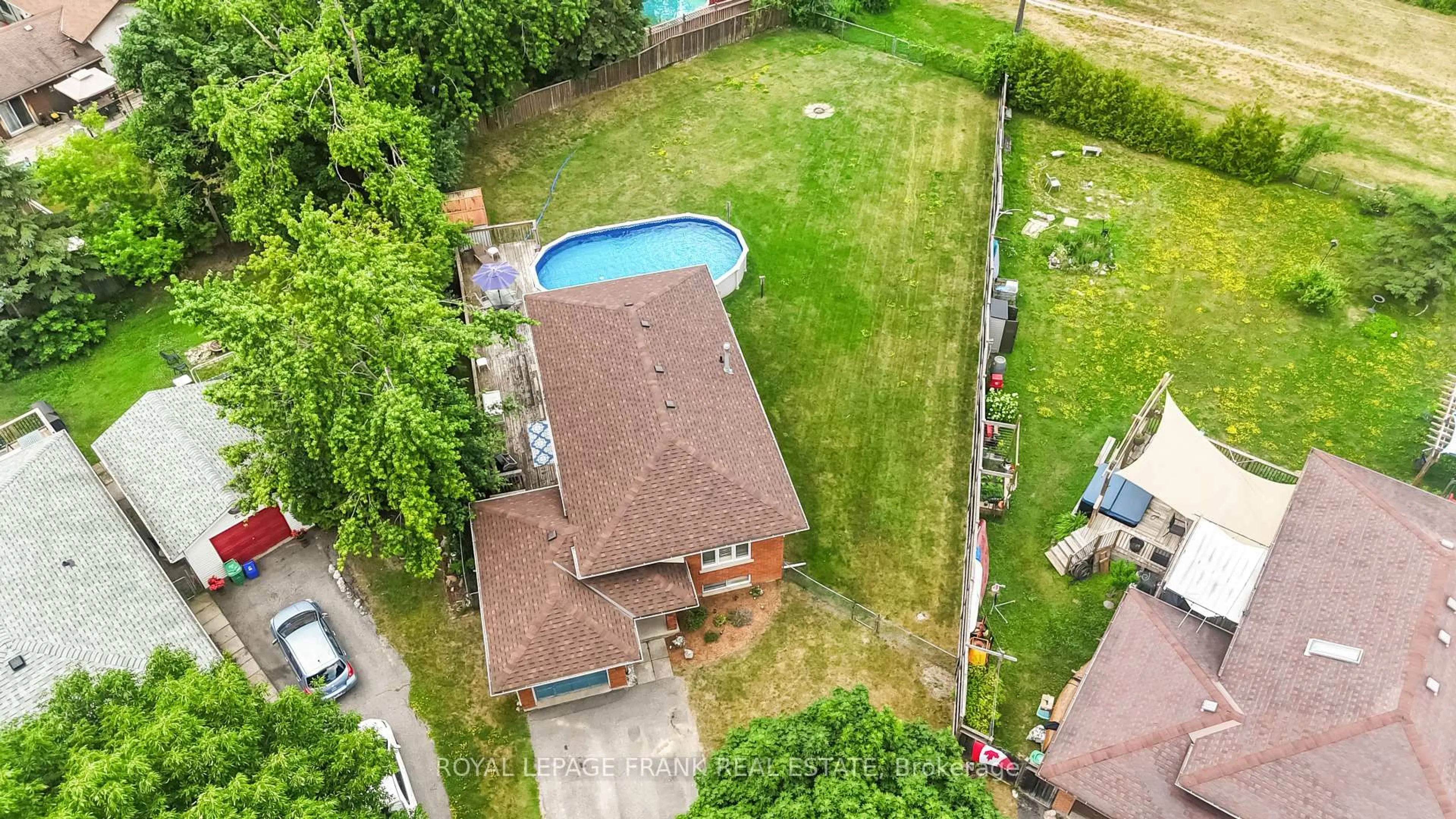 A pic from outside/outdoor area/front of a property/back of a property/a pic from drone, street for 2558 Foxmeadow Rd, Peterborough East Ontario K9L 1X2