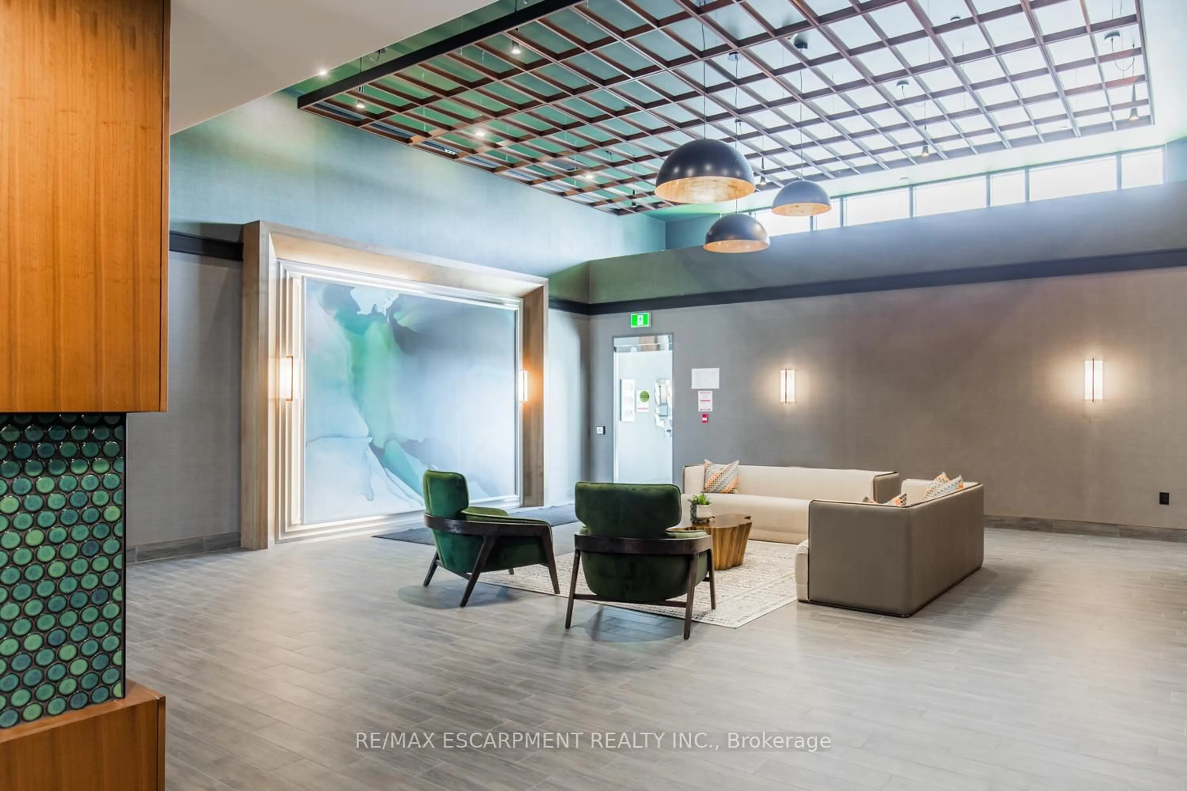 Lobby for 450 Dundas St #303, Hamilton Ontario L8B 1Z2