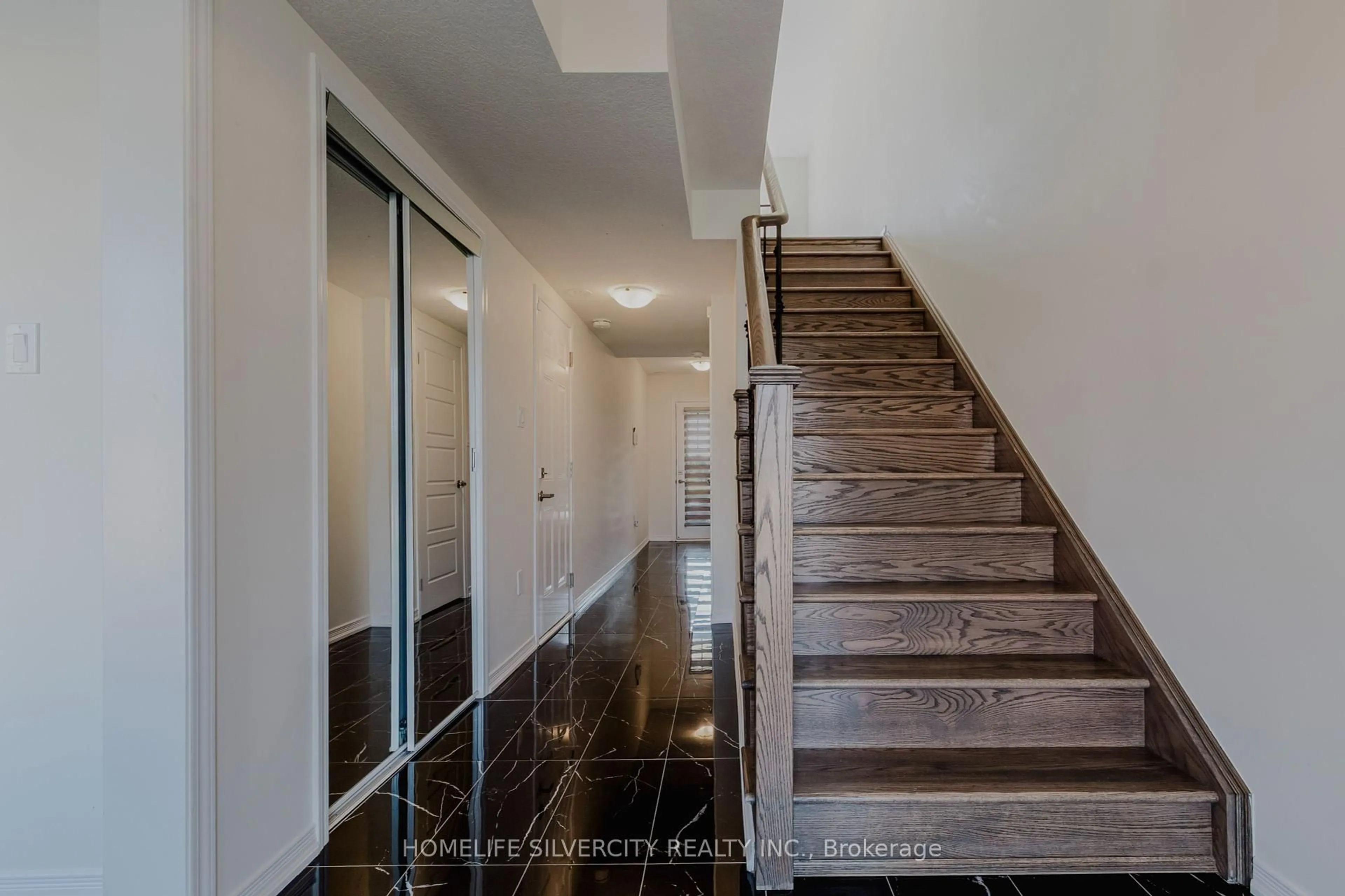 Unknown for 20 Bee Cres, Brantford Ontario N3T 0V7